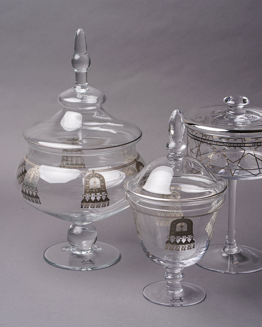 Right: Flat Cookie Stand