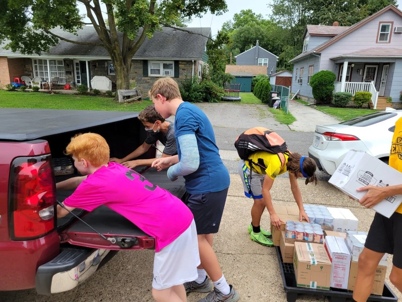 CUYS Volunteers Help Lifewerks Distribute Food to 100+ Families at Partner Schools