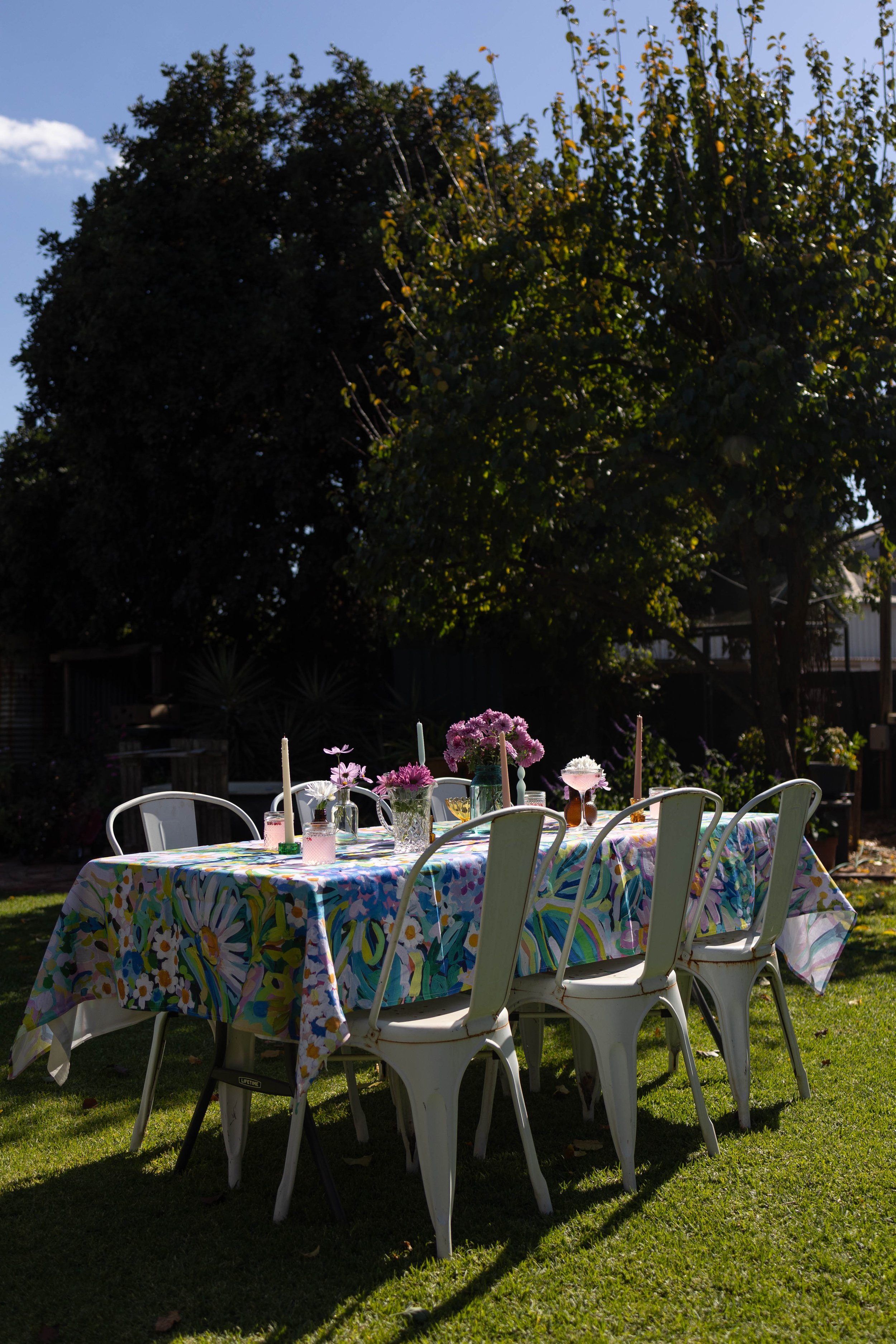 Lo1vesMe,LovesMeNot_Tablecloth-Web-11.jpg