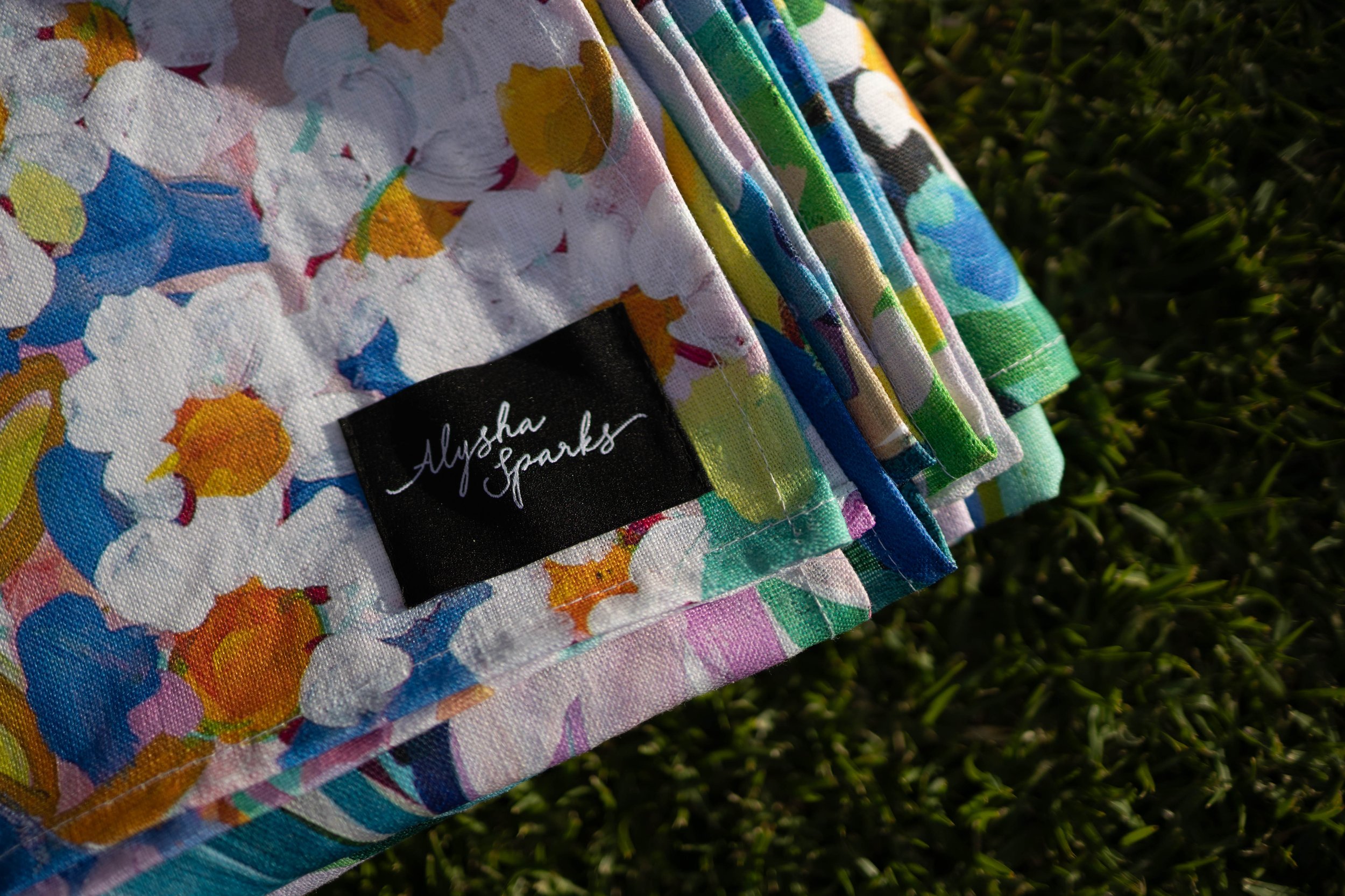 Lo1vesMe,LovesMeNot_Tablecloth-Web-46.jpg