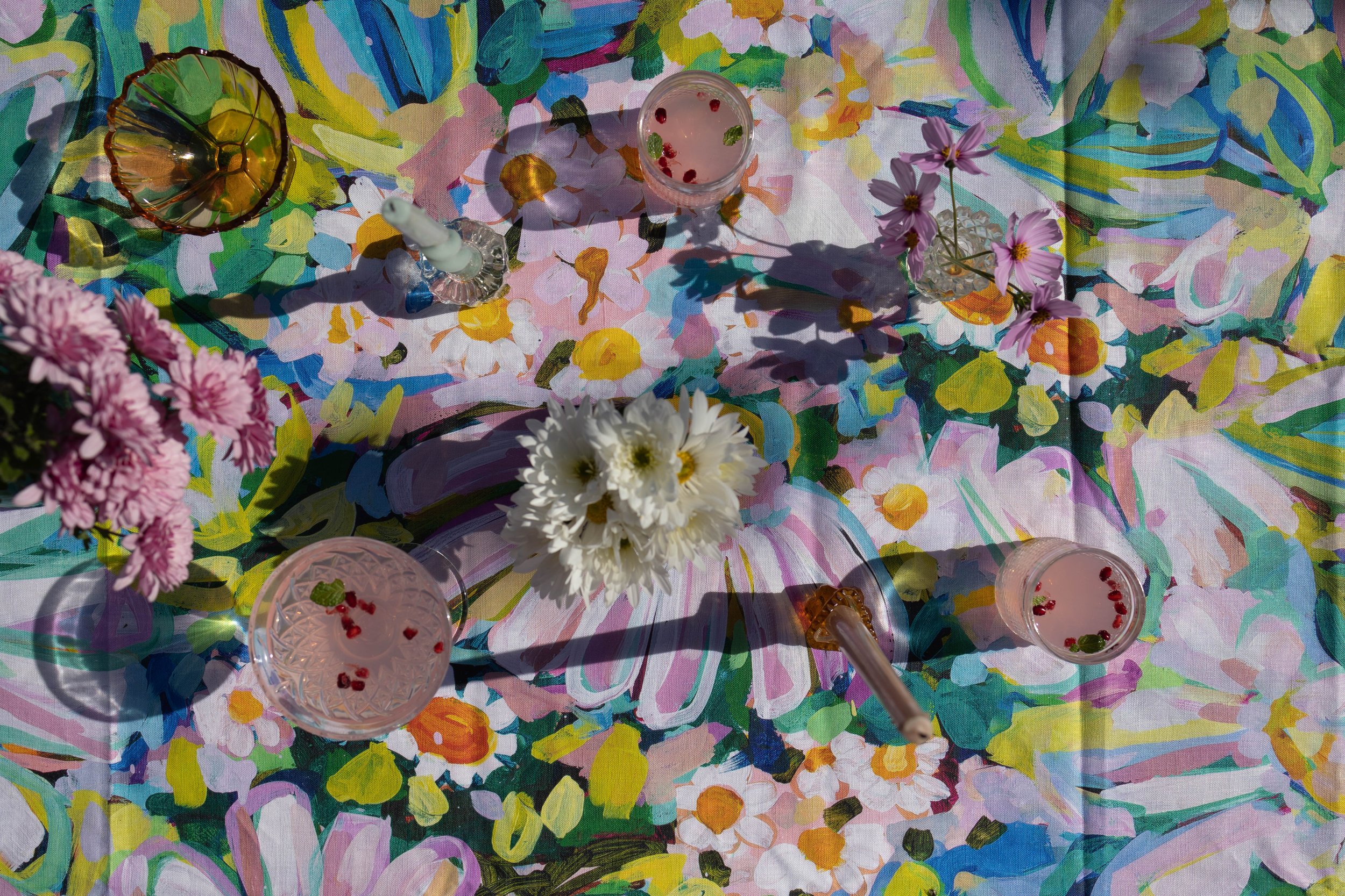 Lo1vesMe,LovesMeNot_Tablecloth-Web-24.jpg