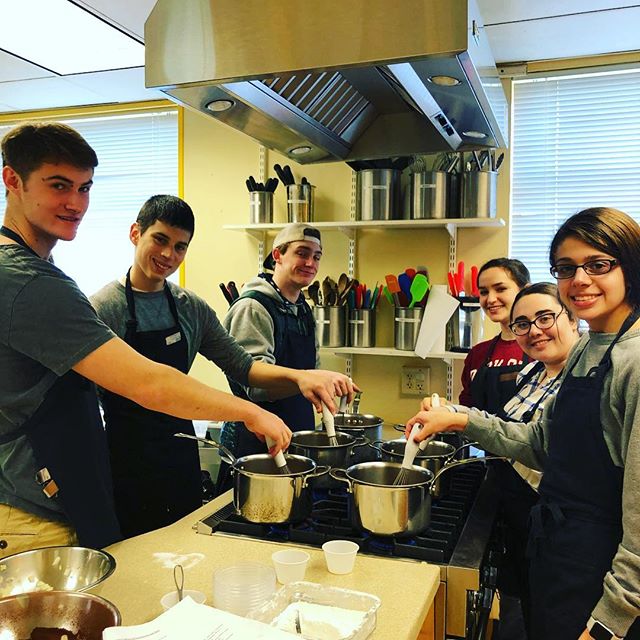 Taking our cooking to a whole new level at Create a Cook! 
#semesteroff #cooking #healthyfood #food #wellnesslifestyle #cookingclass #happiness #goodness #createacook