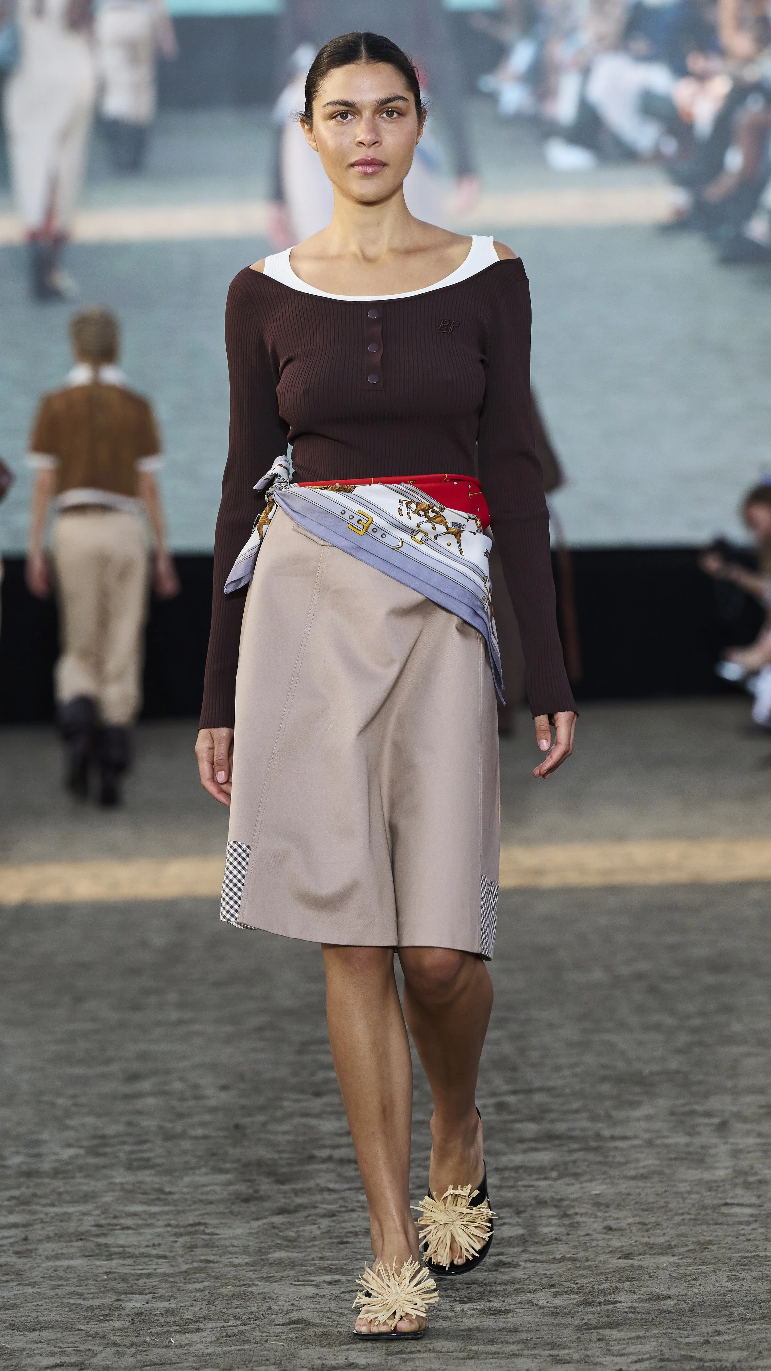 Look 30 of 32 Baum und Pferdgarten SS26.jpg