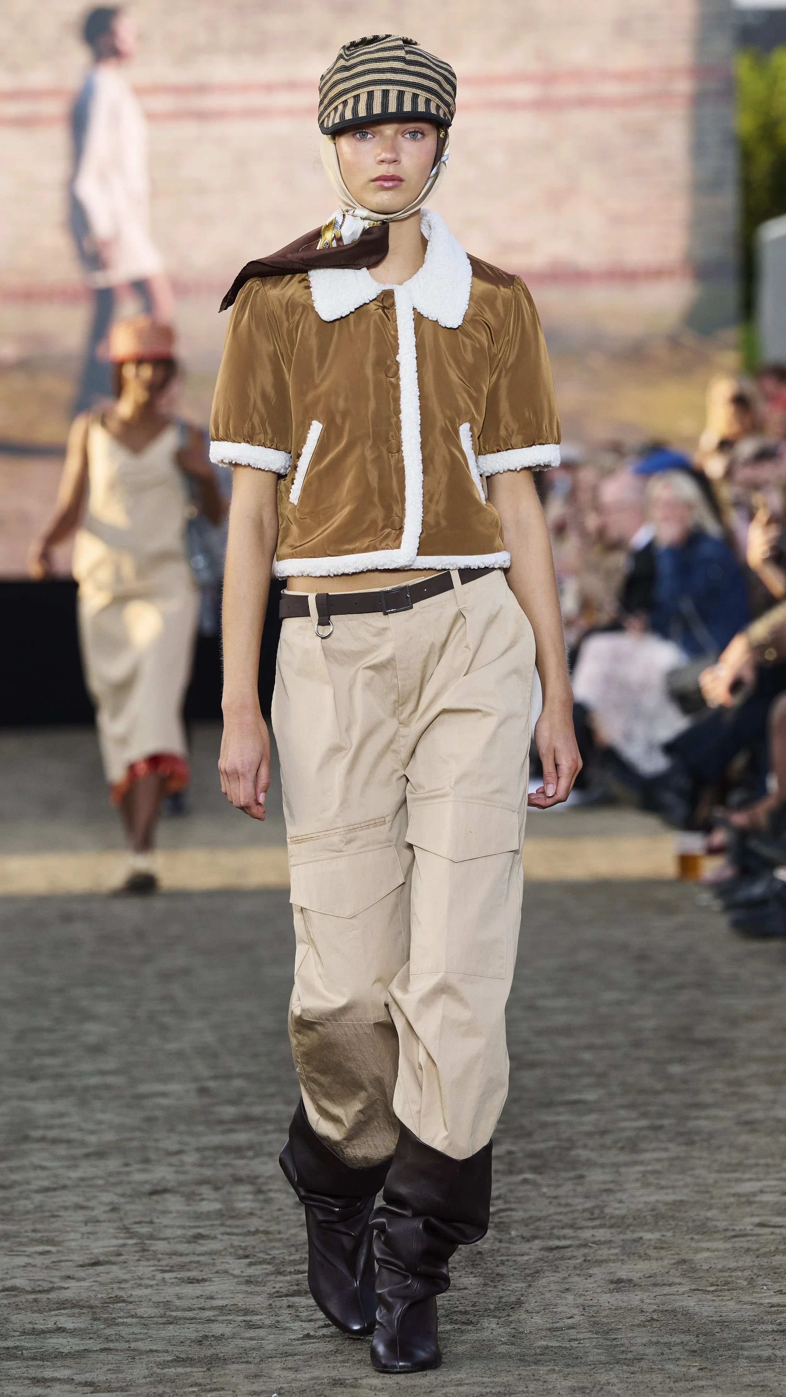 Look 27 of 32 Baum und Pferdgarten SS26.jpg