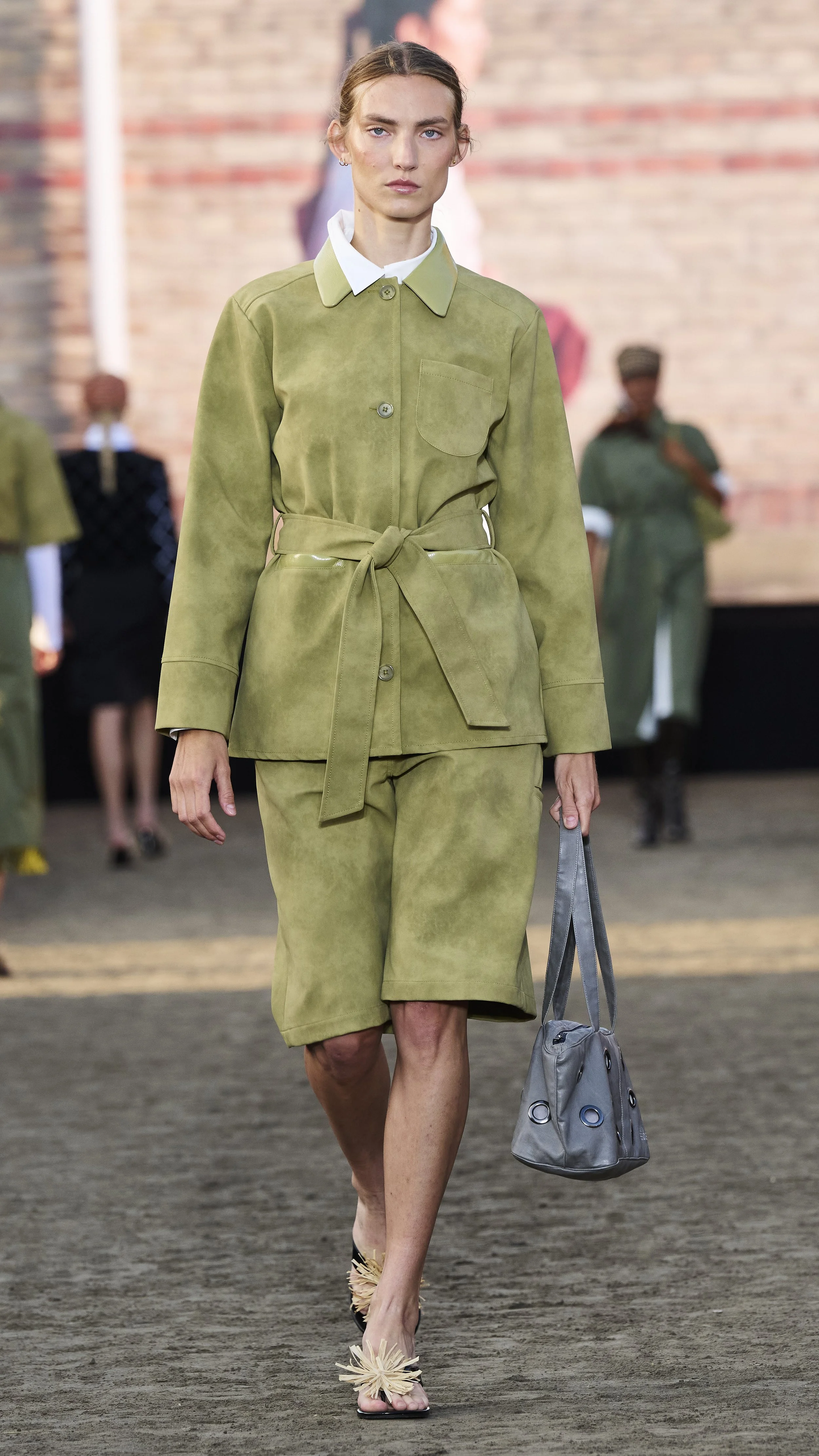 Look 9 of 32 Baum und Pferdgarten SS26 (1).jpg