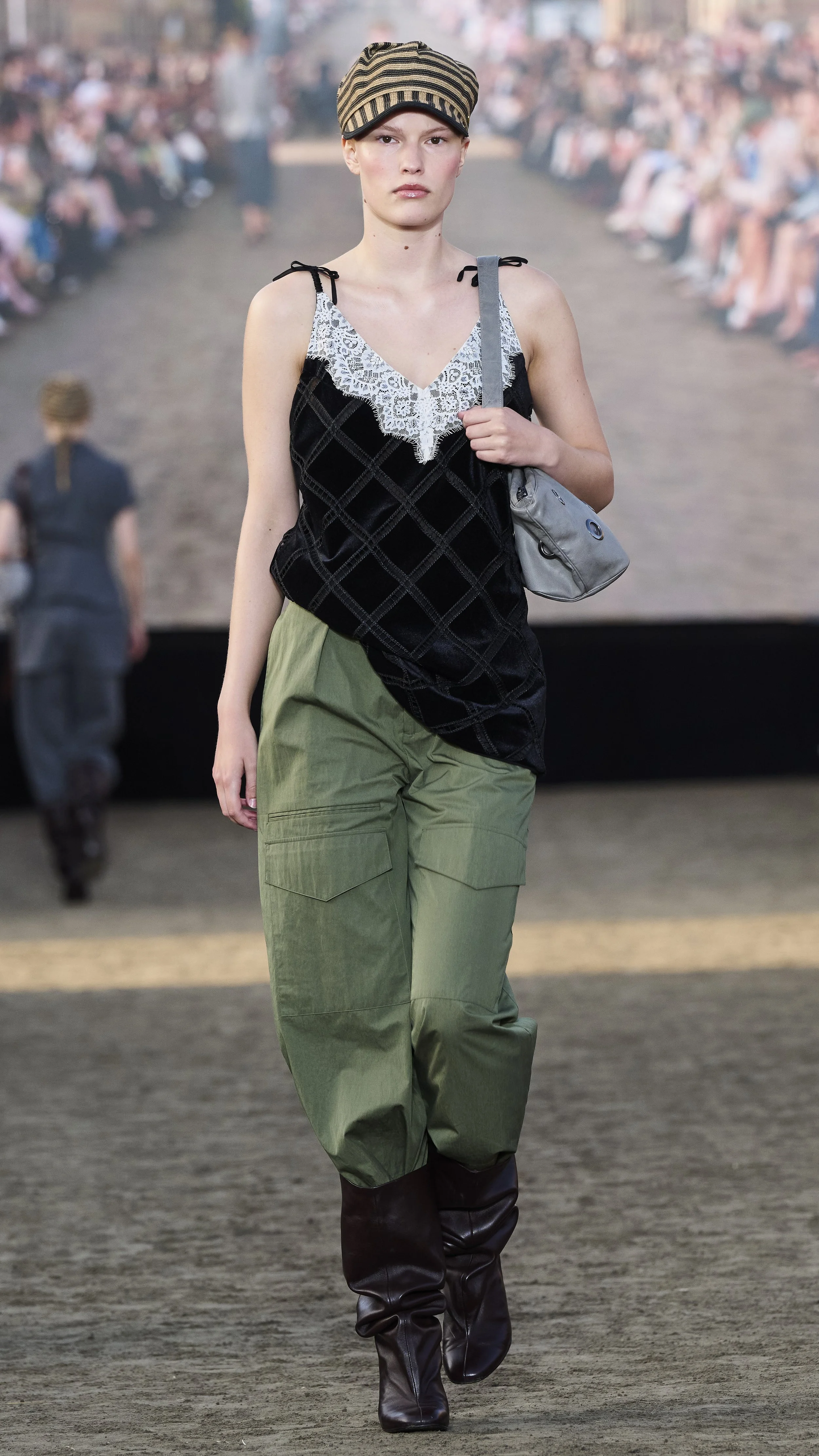 Look 4 of 32 Baum und Pferdgarten SS26.jpg