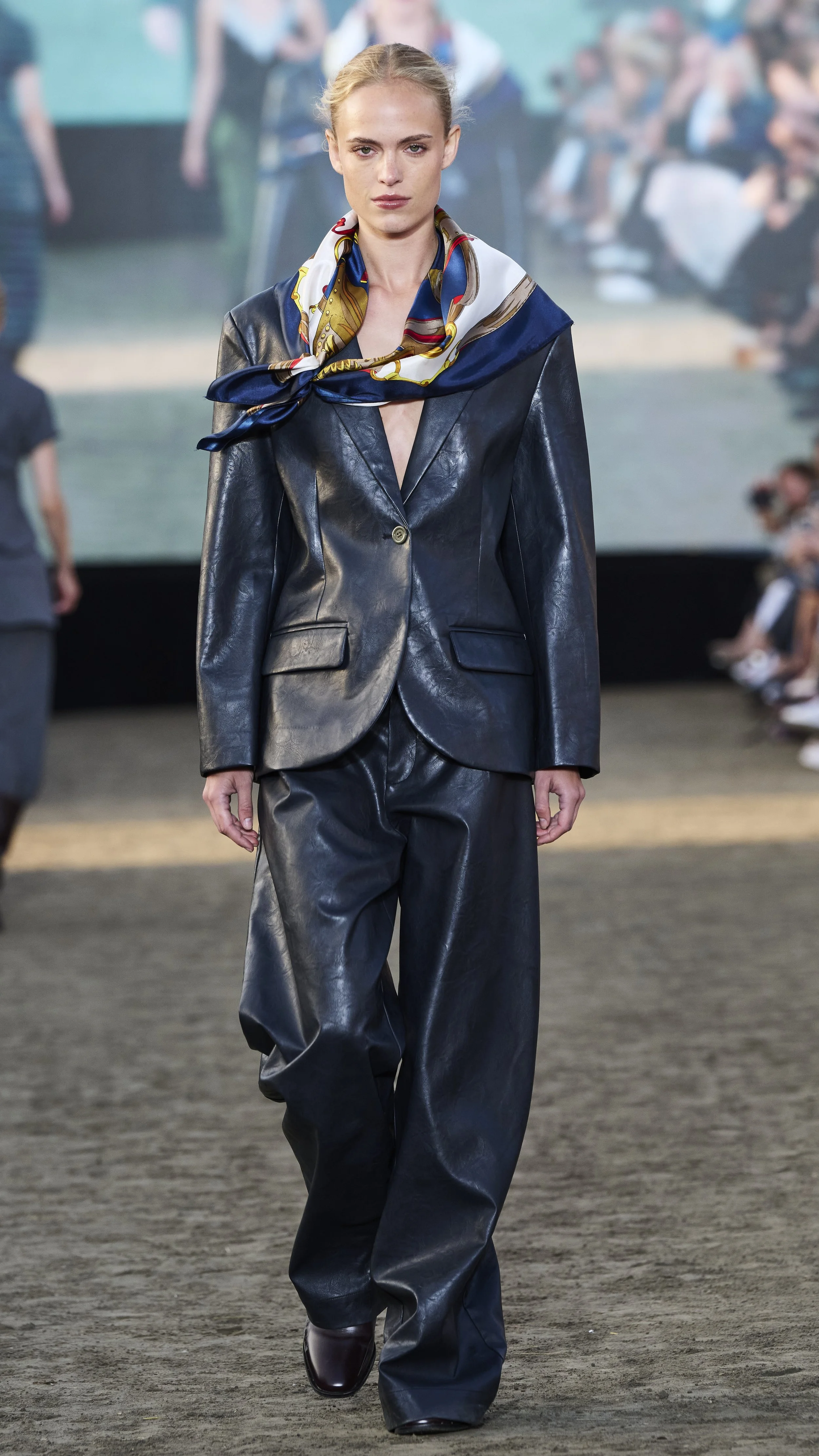 Look 3 of 32 Baum und Pferdgarten SS26.jpg