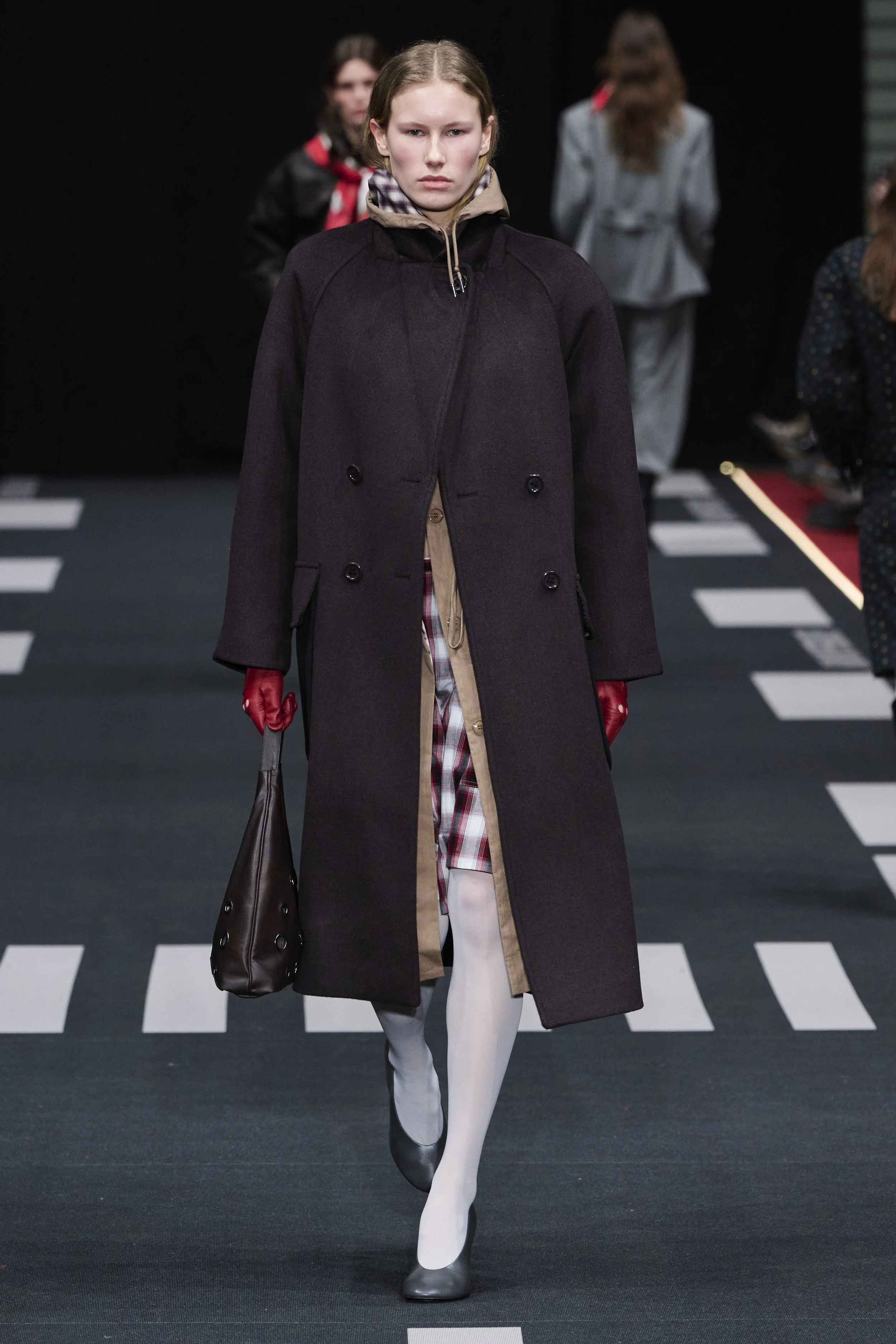 Look 19 of 30 Baum und Pferdgarten AW26.jpg