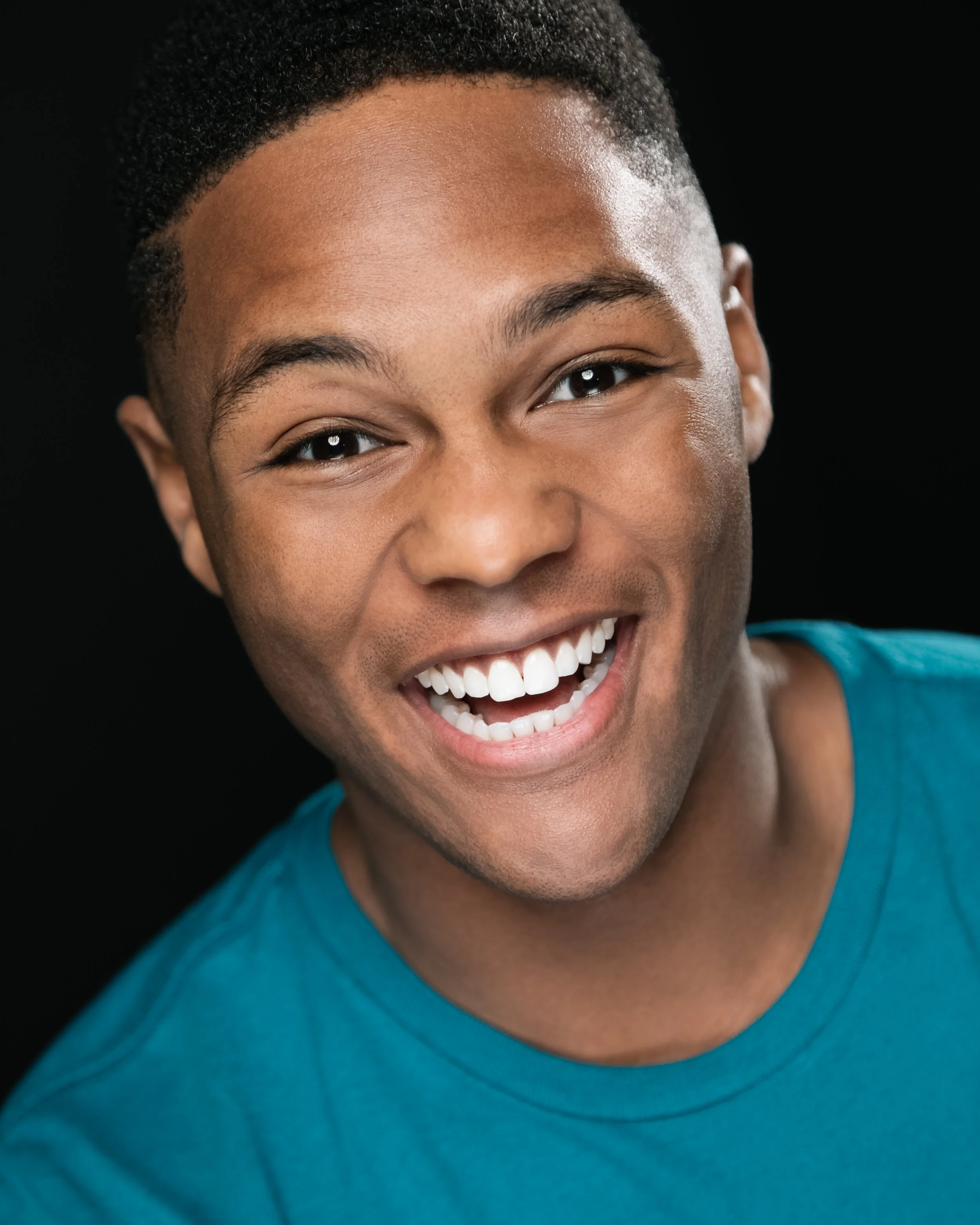 ImariThompsonHeadshot5.jpg
