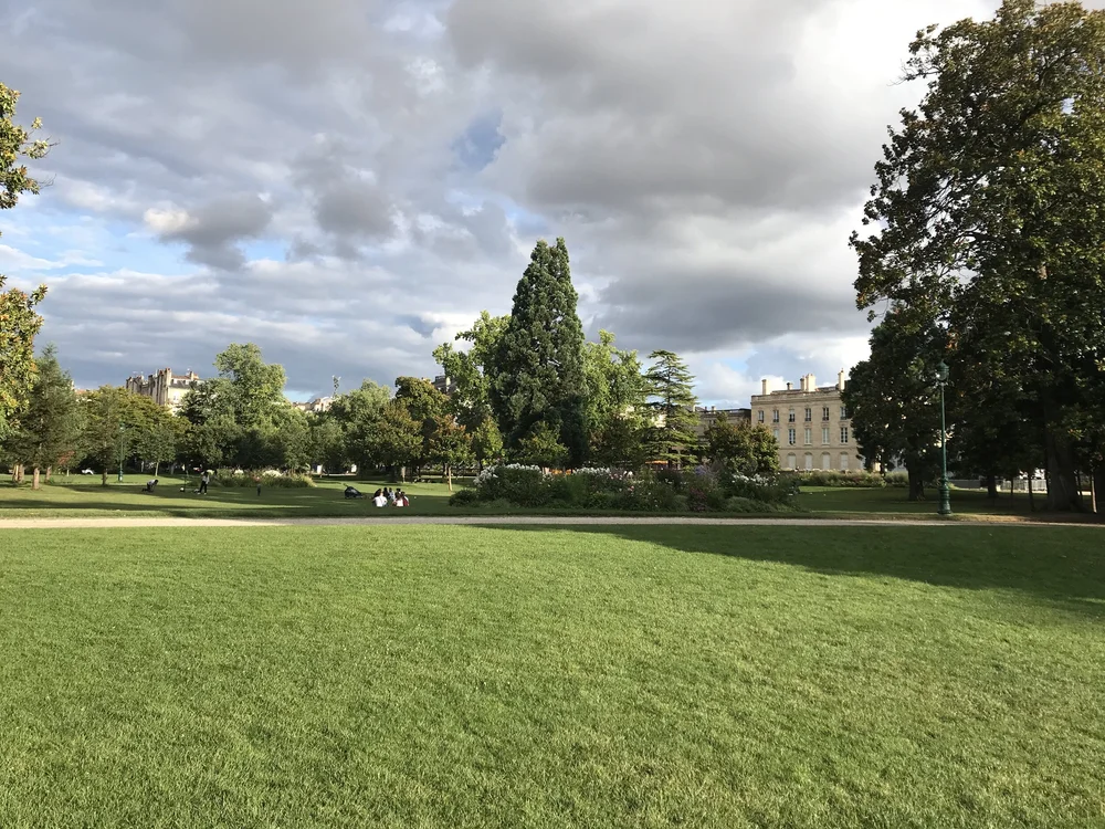 Excellent picnic area in Jardin Public, Bordeaux