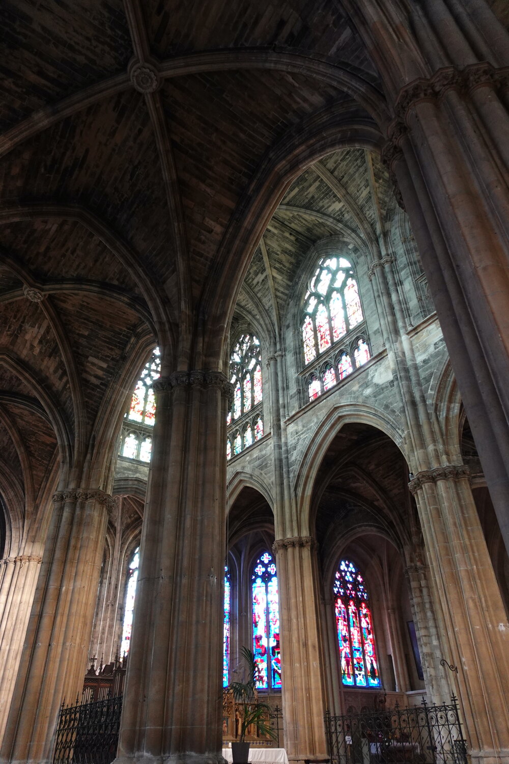 Magnificent Arches in the Interior of Basilisque Saint-Michel, Bordeaux