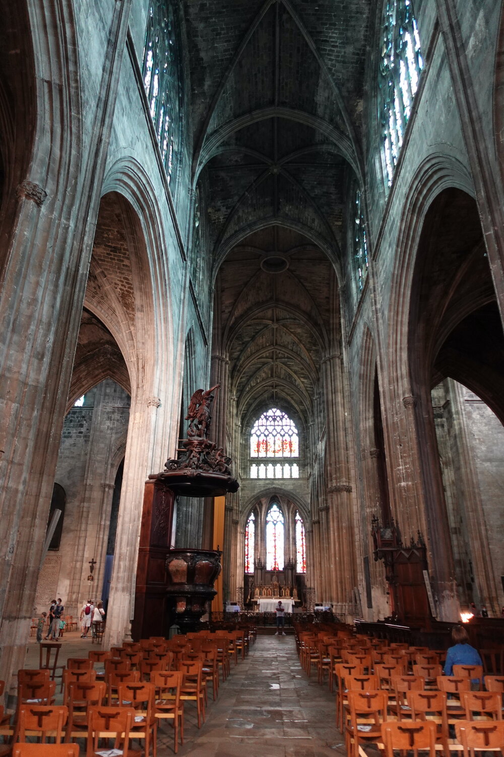 Interiors of Basilique Saint-Michel, Bordeaux