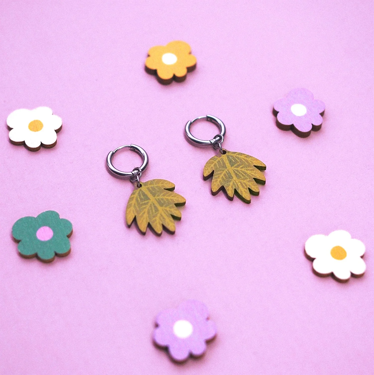 leaf medium flat square small.jpg