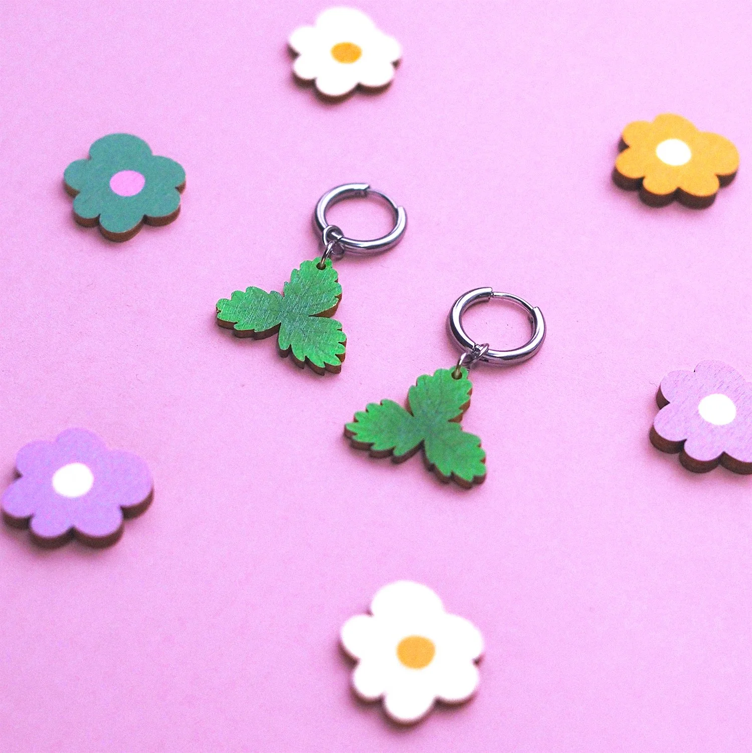 strawberry leaf flat square small.jpg