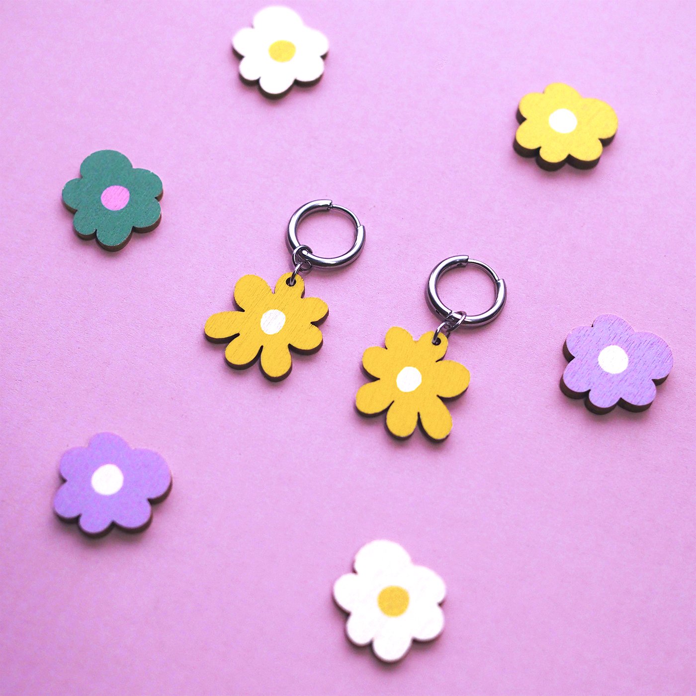 meadow flower yellow small.jpg