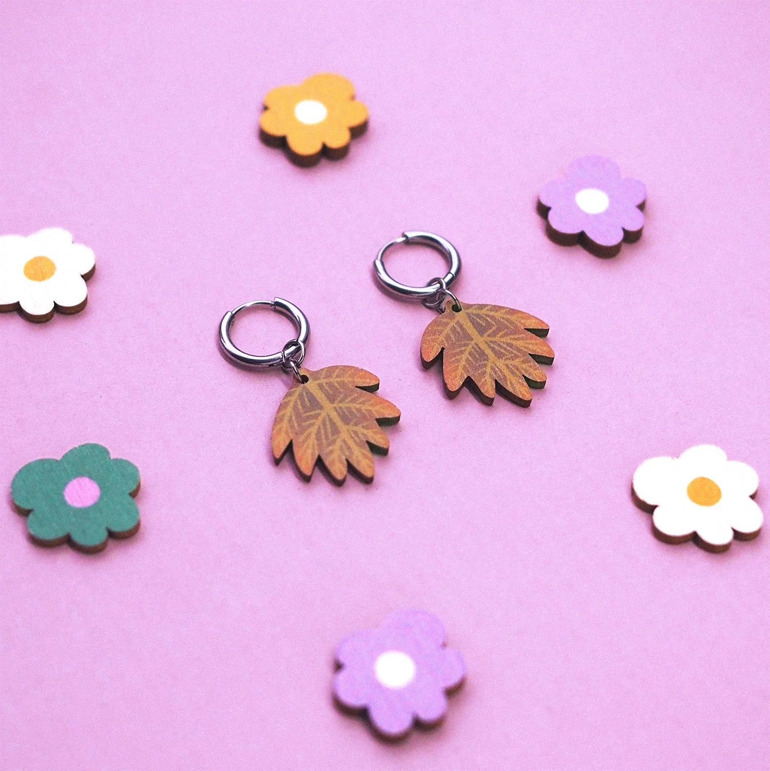 leaf red flat square small.jpg