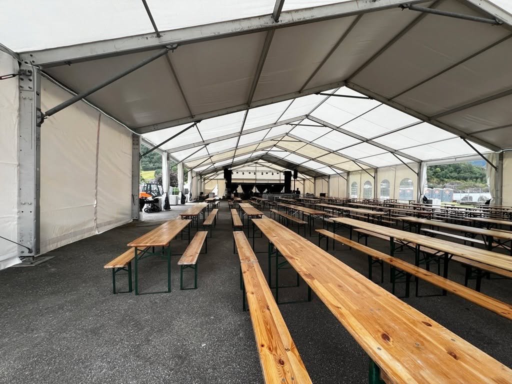 I &aring;r som i fjor blir det eit 800 kvadratmeter telt p&aring; Odden 🤠🤘🏼Du treng difor ikkje venta p&aring; v&aelig;rmeldinga f&oslash;r du kj&oslash;par billett. Her dansar du t&oslash;rt uansett! 💃🏼🕺🏼

Kj&oslash;p billett her: https://aur