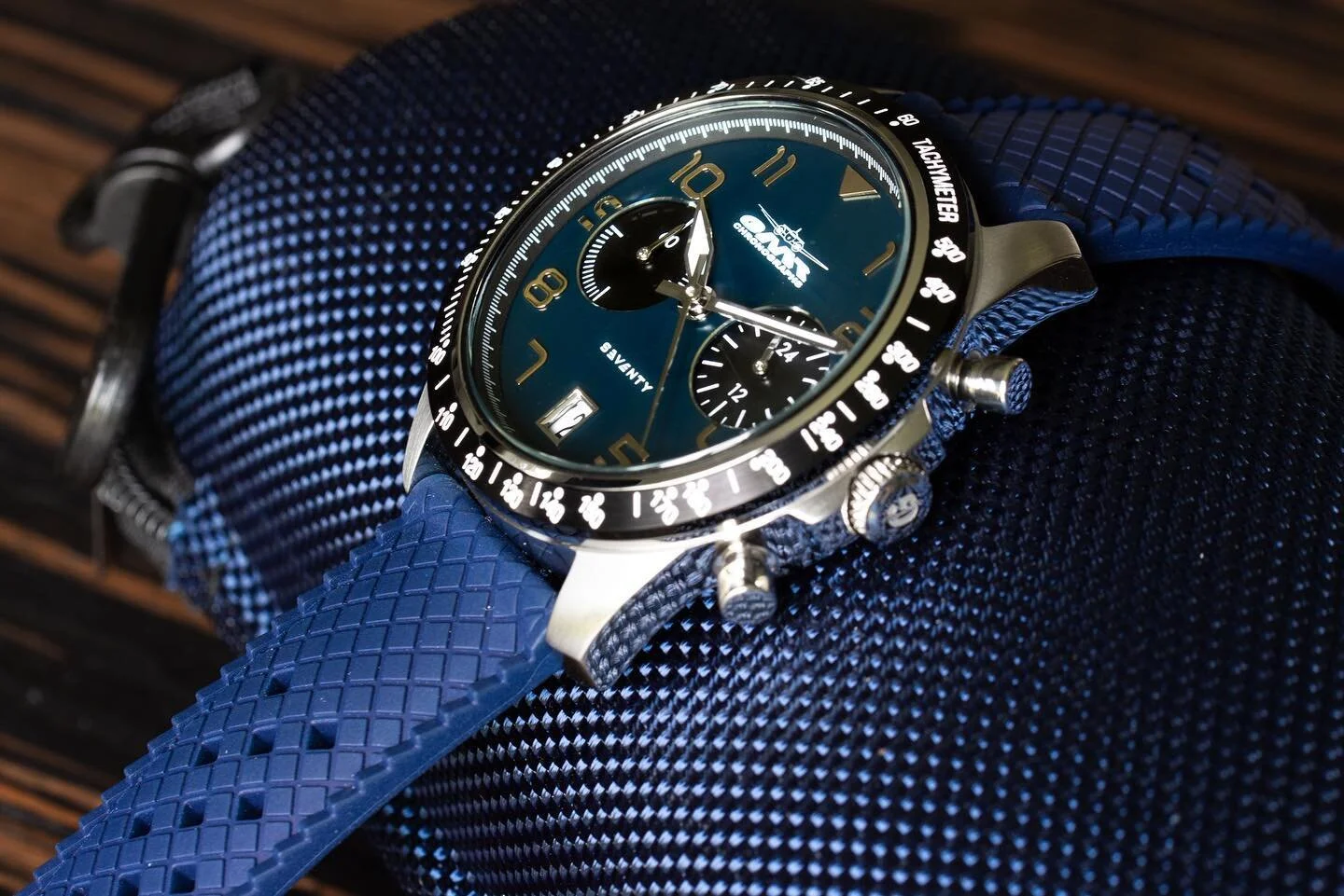 Seventy Gold Blue 
Sur vulcanis&eacute; bleu 🌊☀️