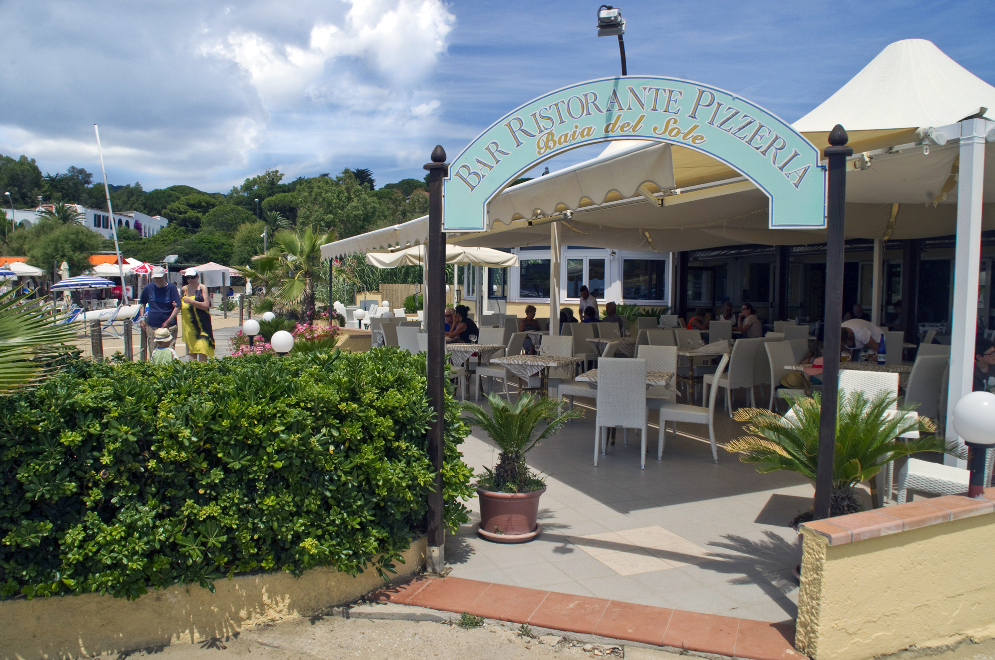  Il bar/ristorante sulla spaggia 