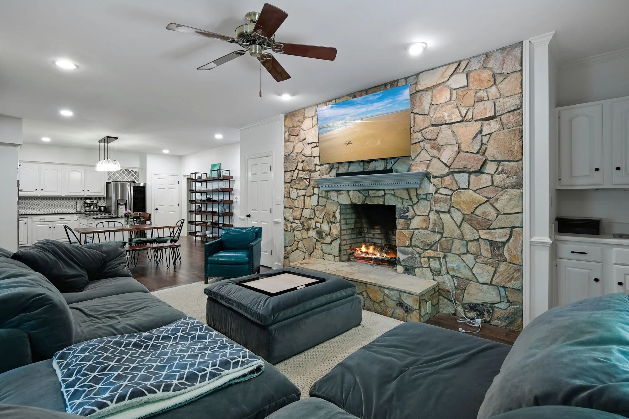 5-web-or-mls-6-st-james-pl-chapel-hill-nc-usa-corrected-009.jpg