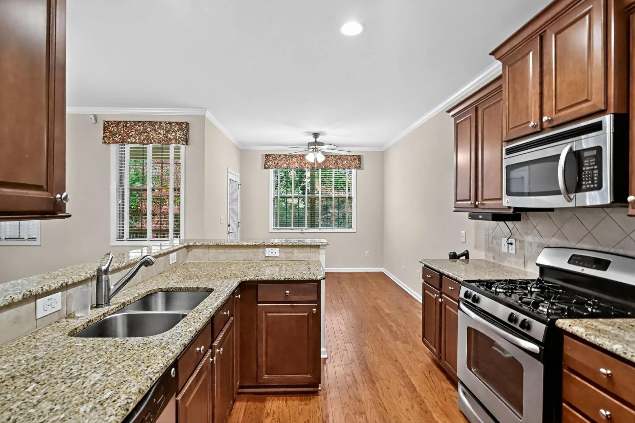 10-web-or-mls-8104-primanti-blvd-raleigh-nc-004.jpeg