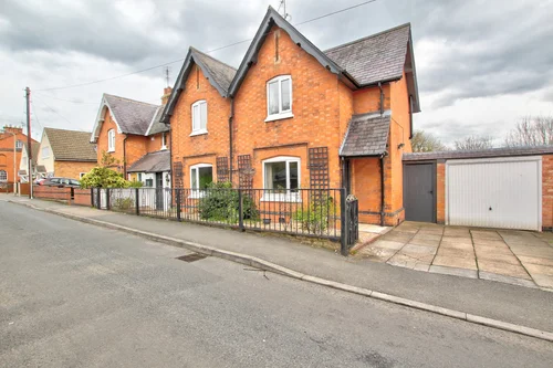 Phoenix Cottage Main Street Great Glen Hortons Estate Agents