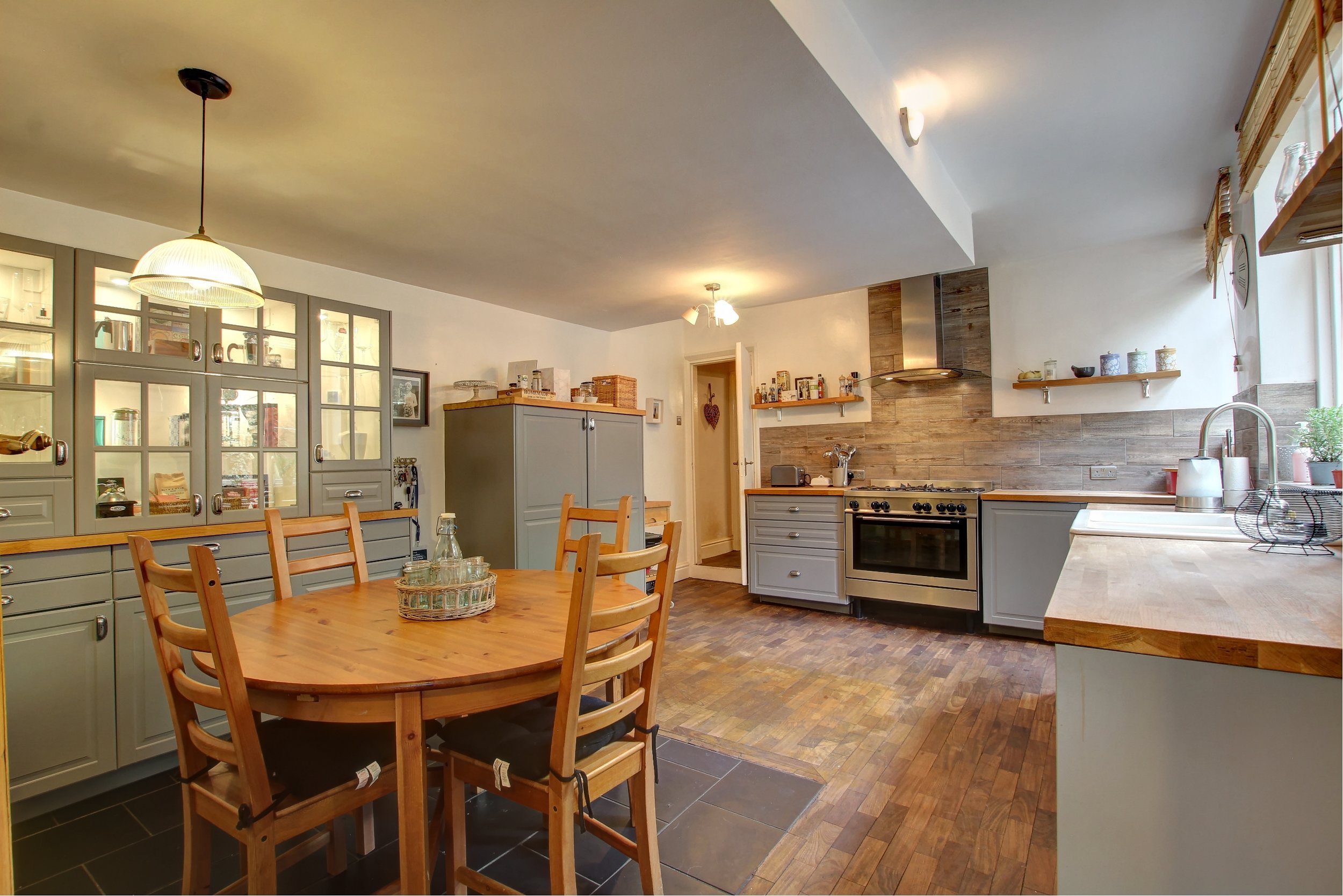 6 kitchen.jpg