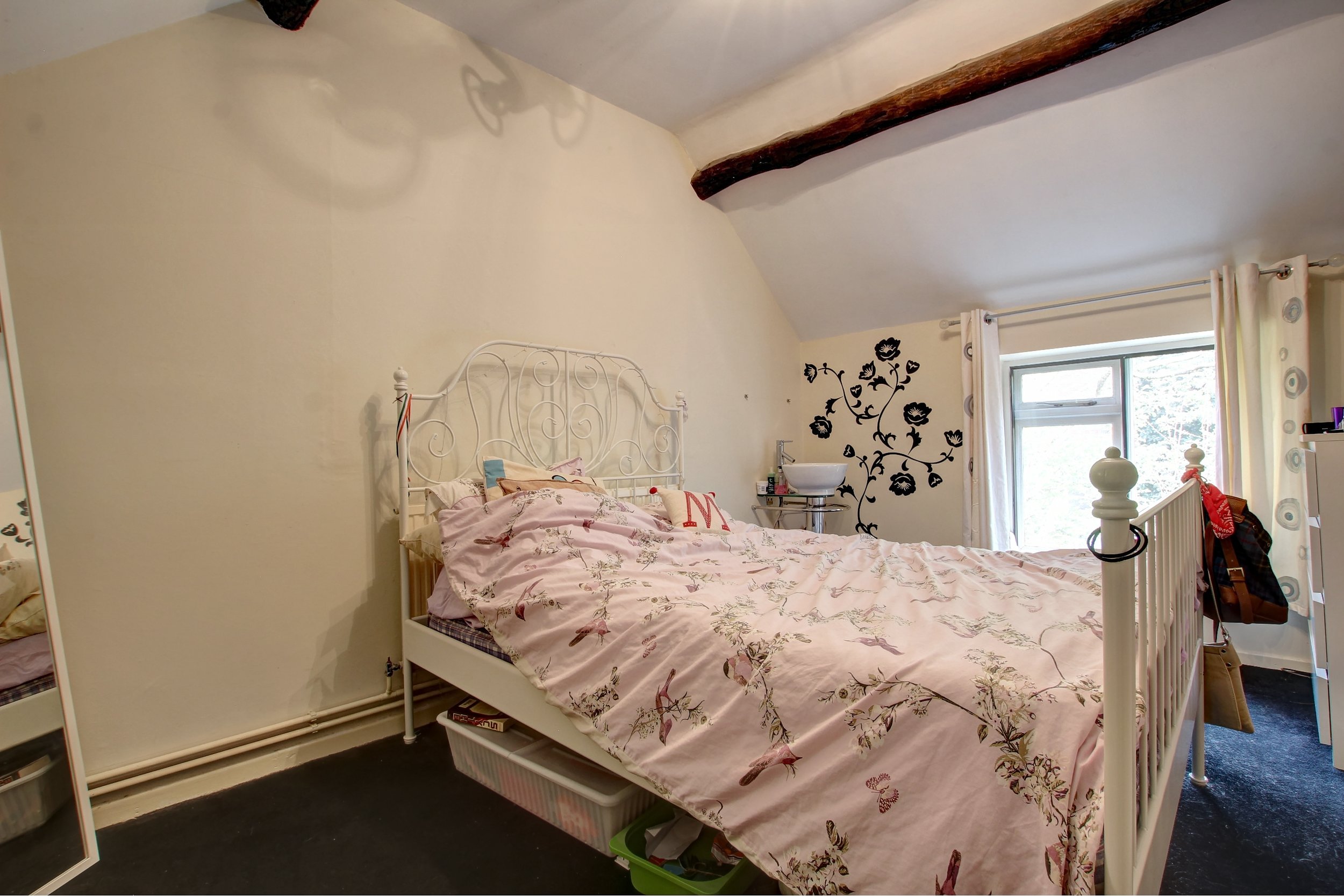 18 bedroom.jpg