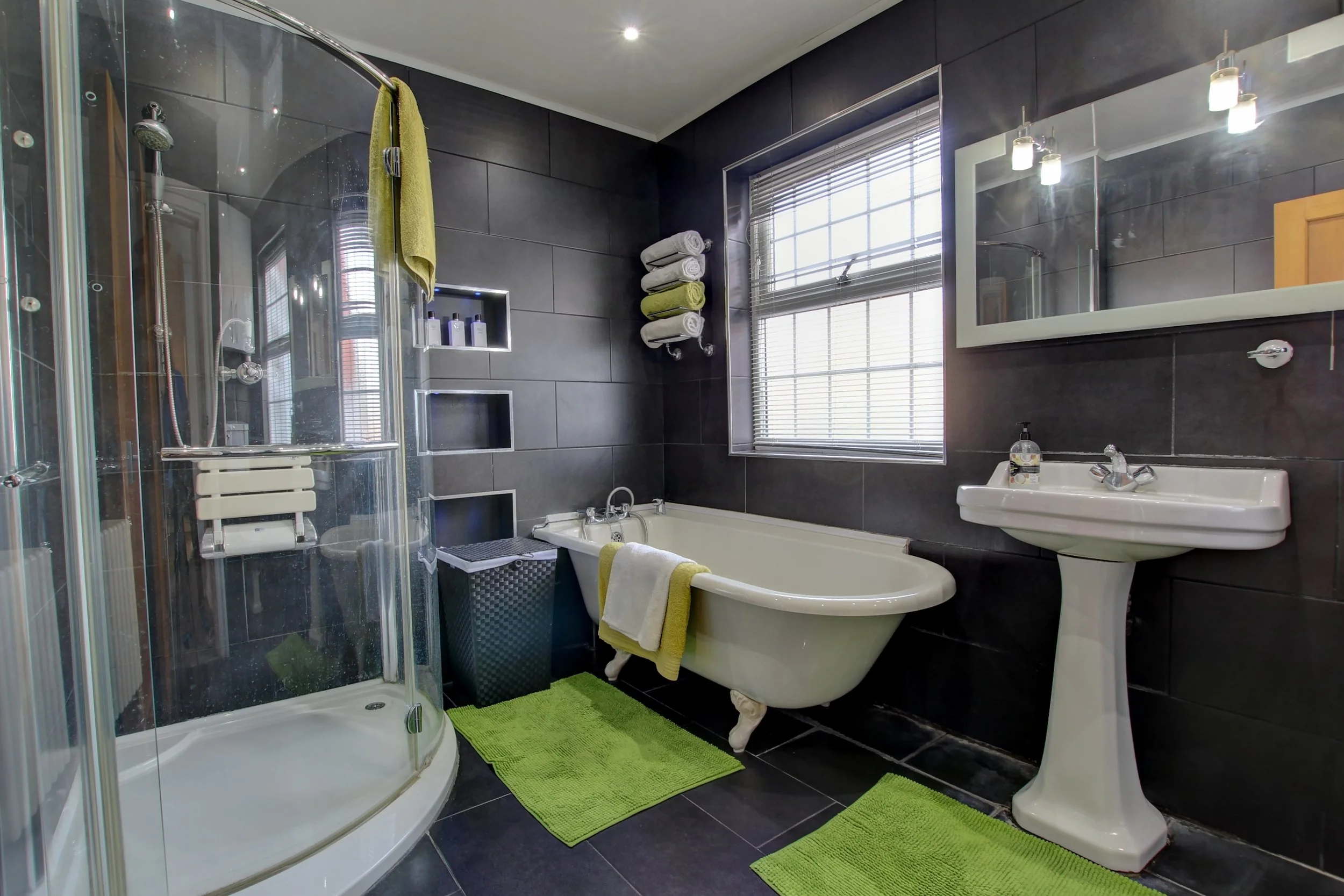 19 bathroom ii.jpg