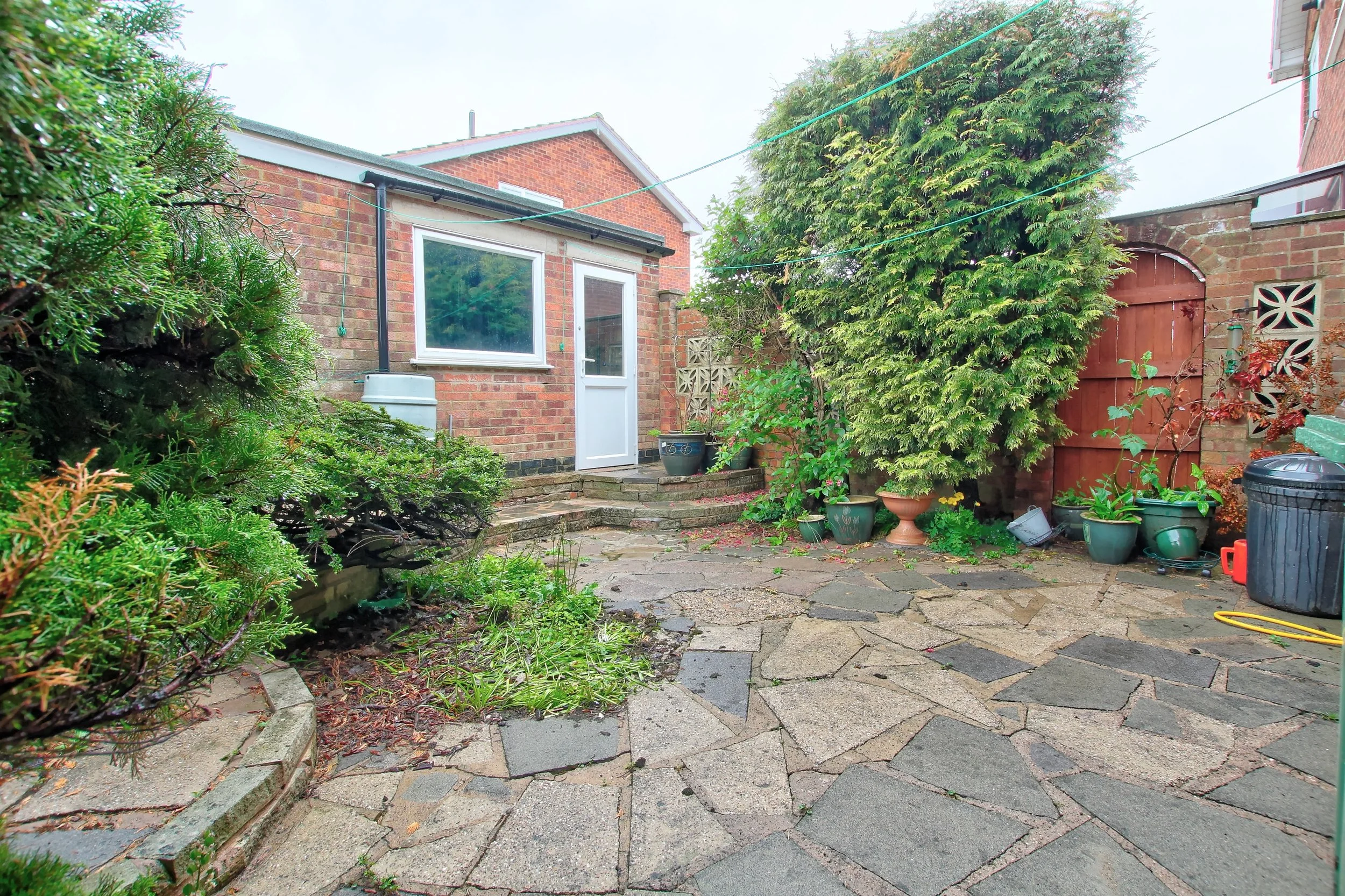 15 rear garden (1).jpg