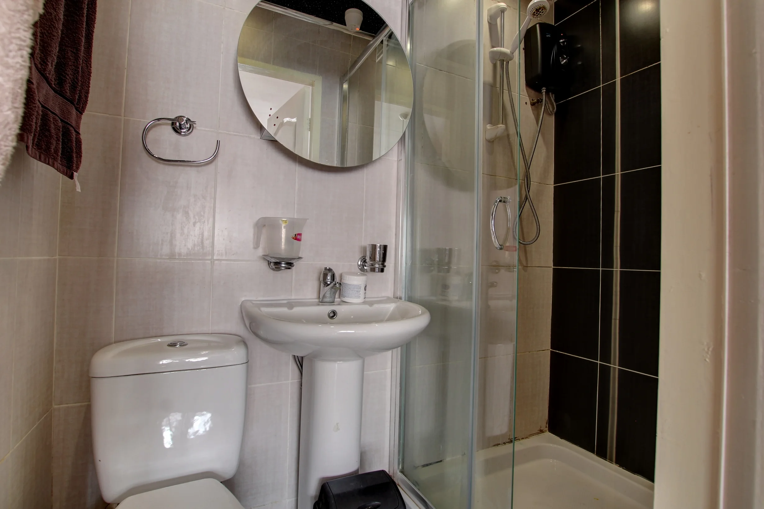 5 bed three en suite.jpg