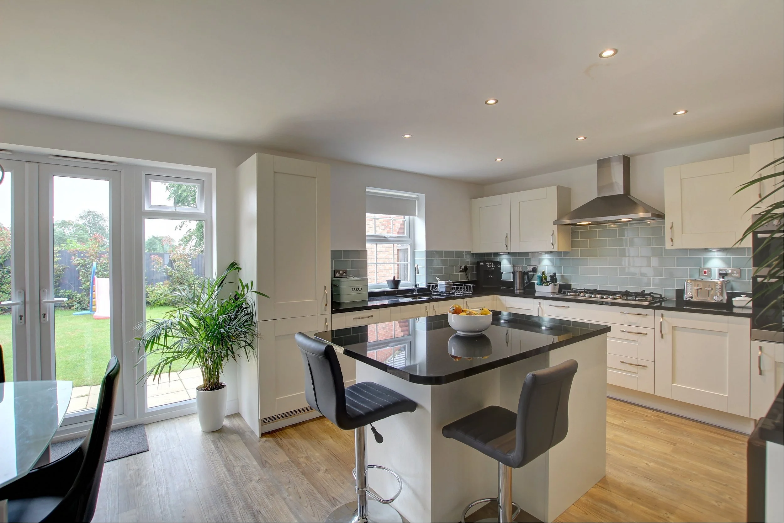 11 kitchen.jpg
