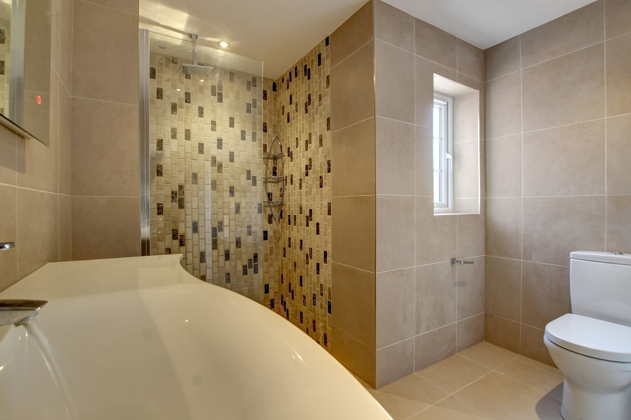 24 en suite.jpg