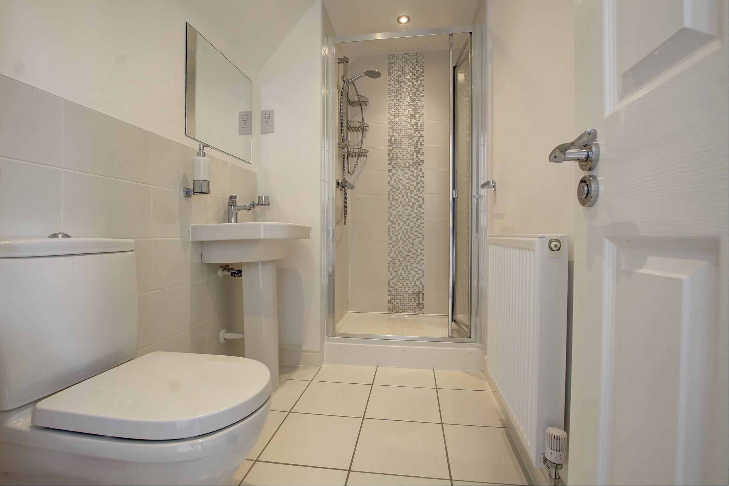 28 en suite.jpg