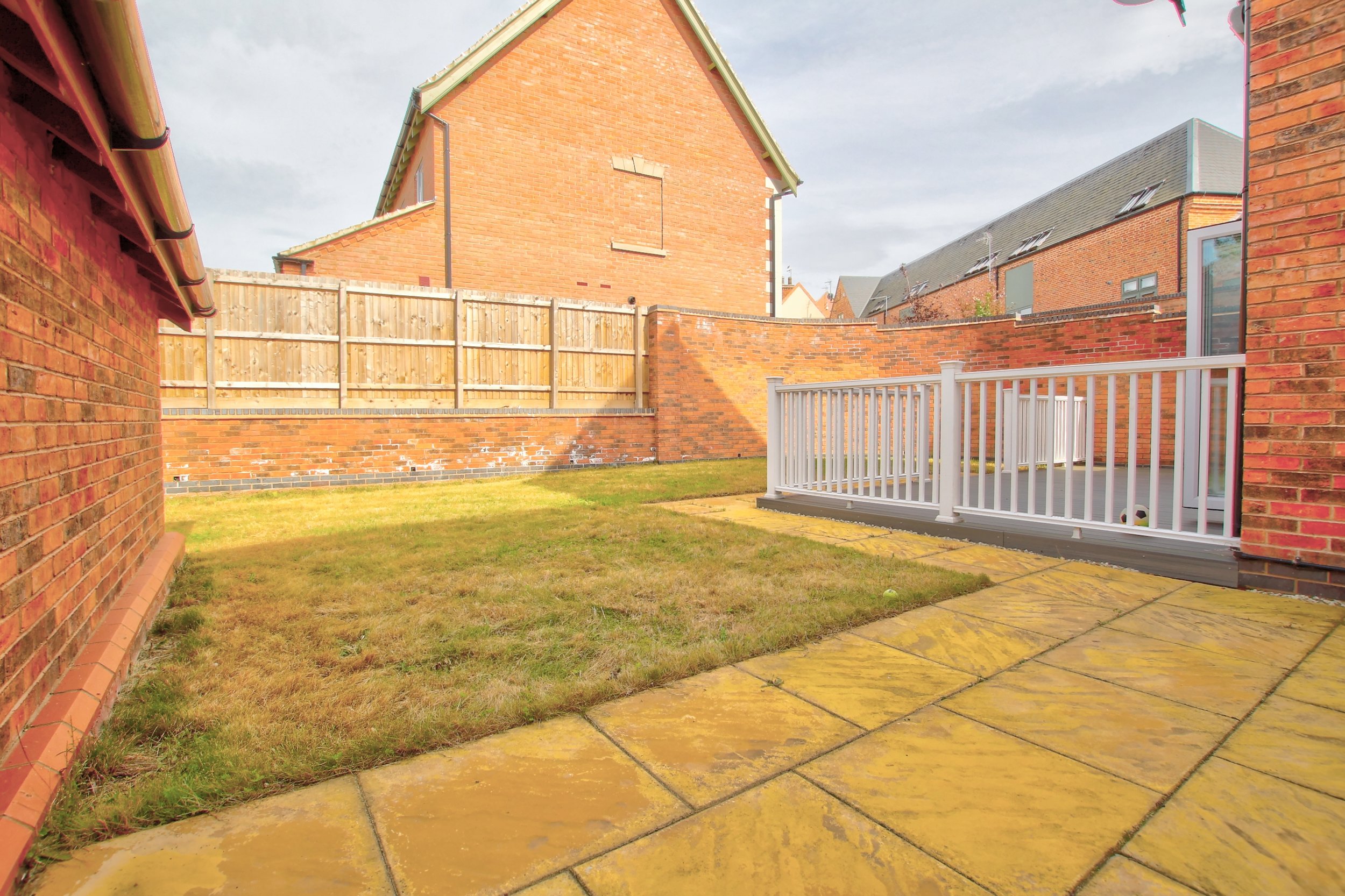 34 rear garden.jpg
