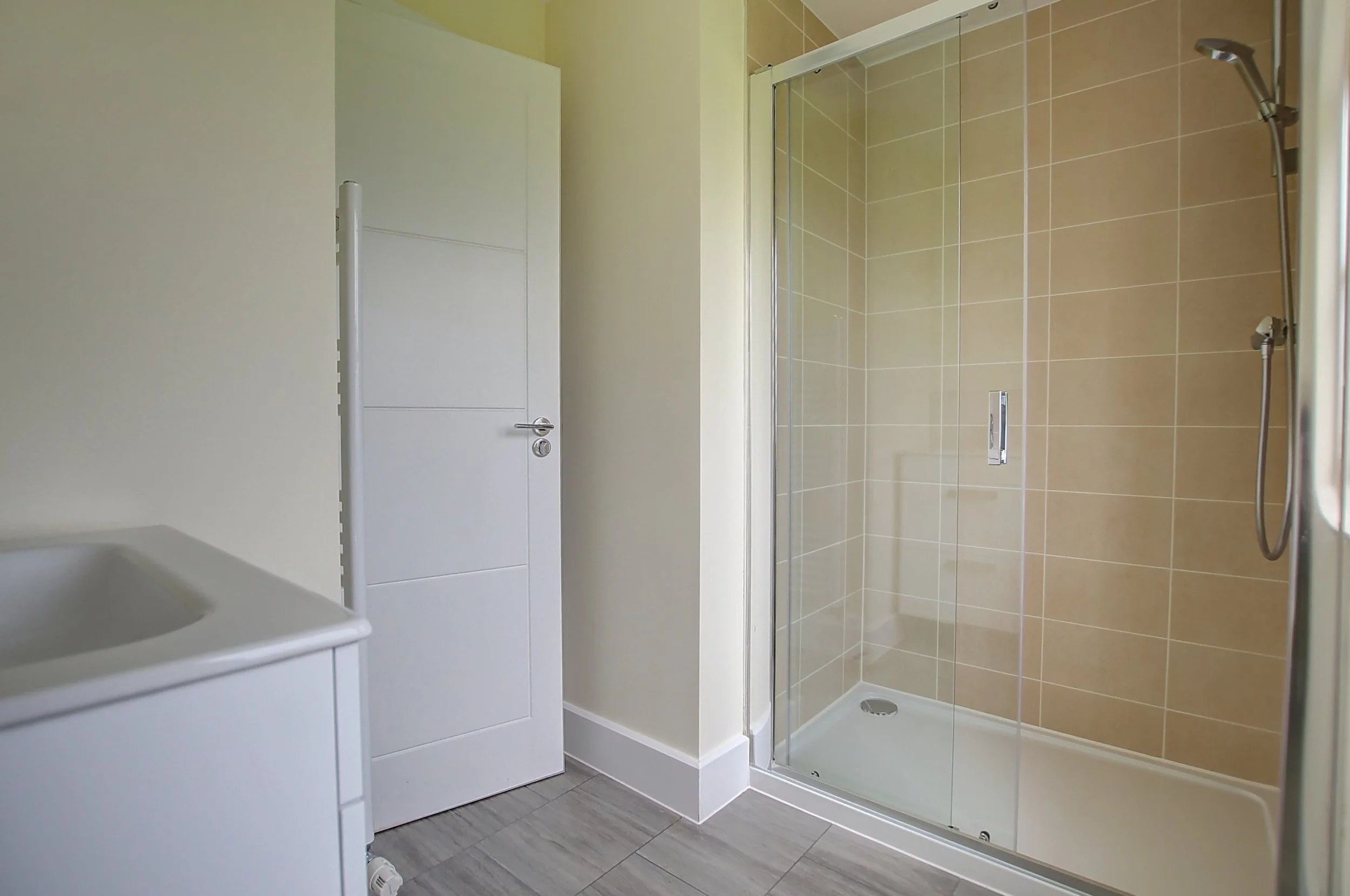 17 en suite.jpg