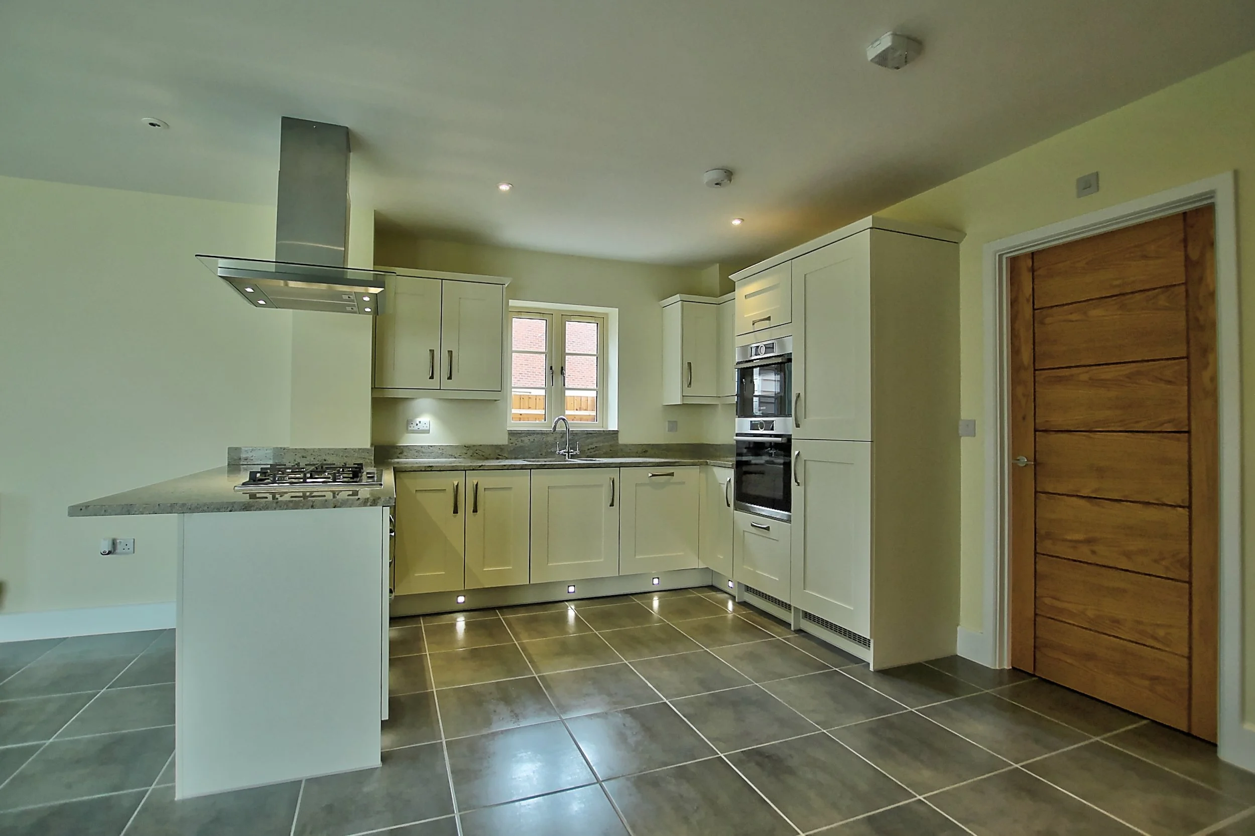 3 kitchen.jpg
