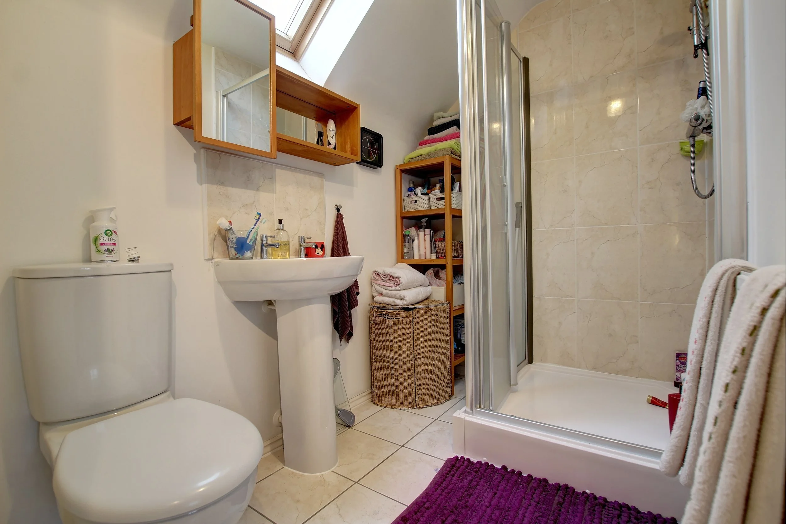 21 en suite.jpg