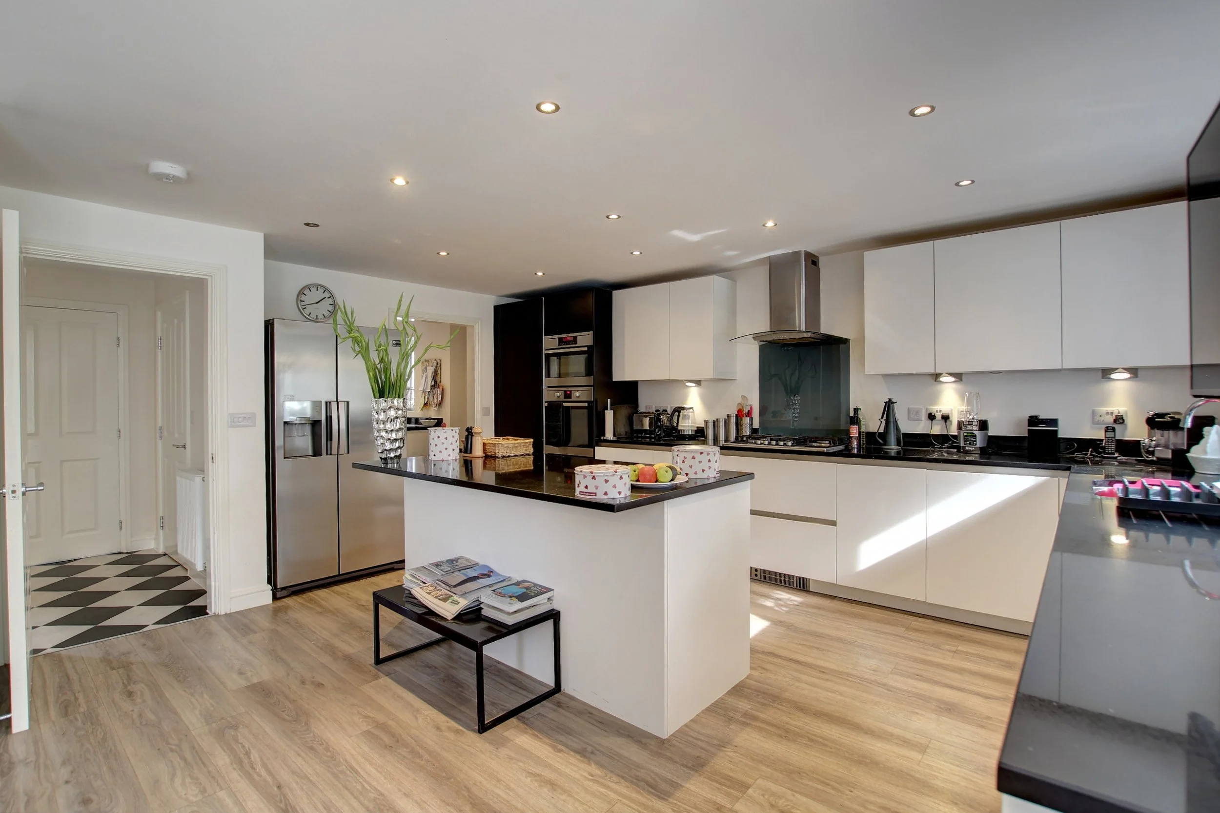 6 kitchen.jpg