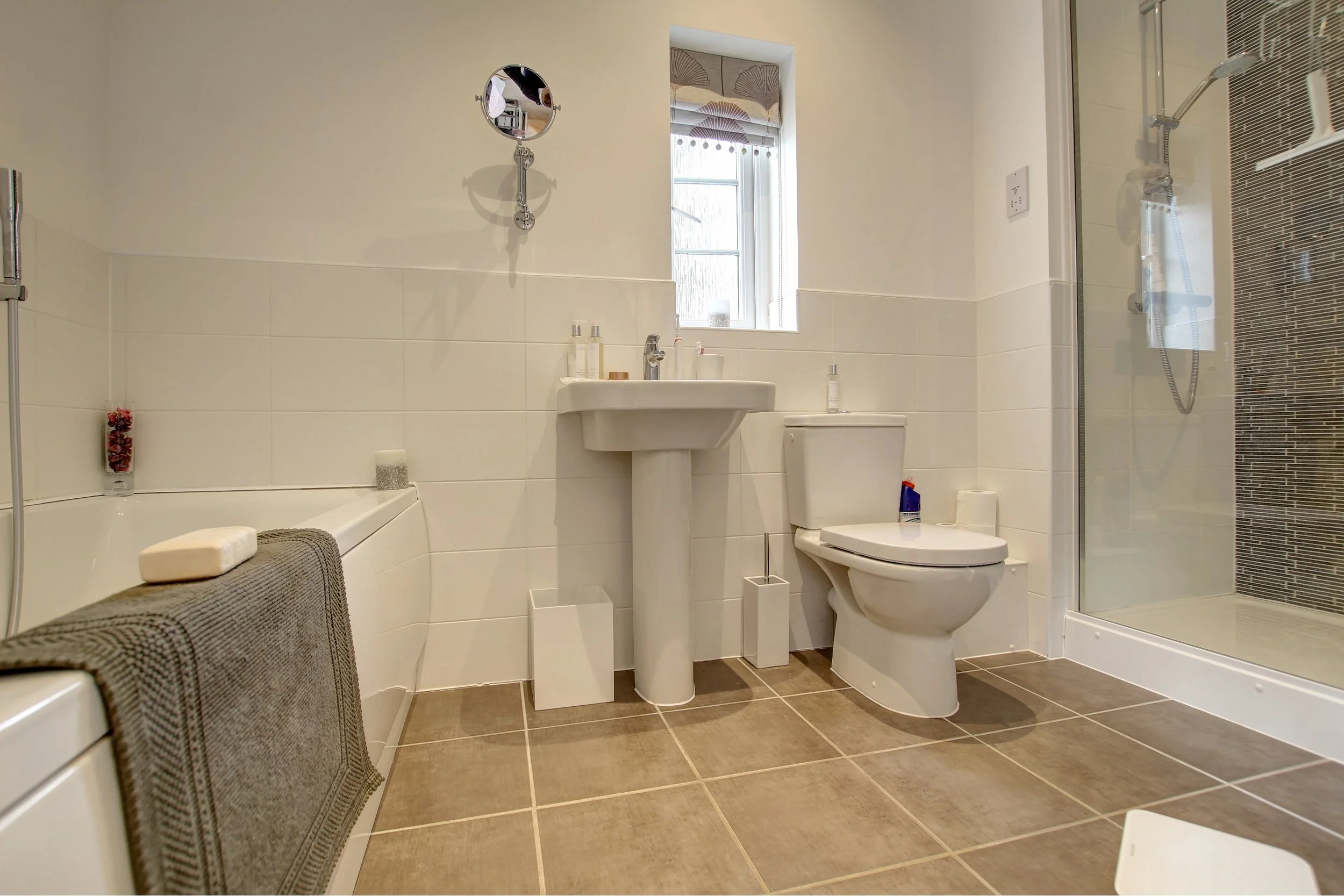 18 en suite.jpg