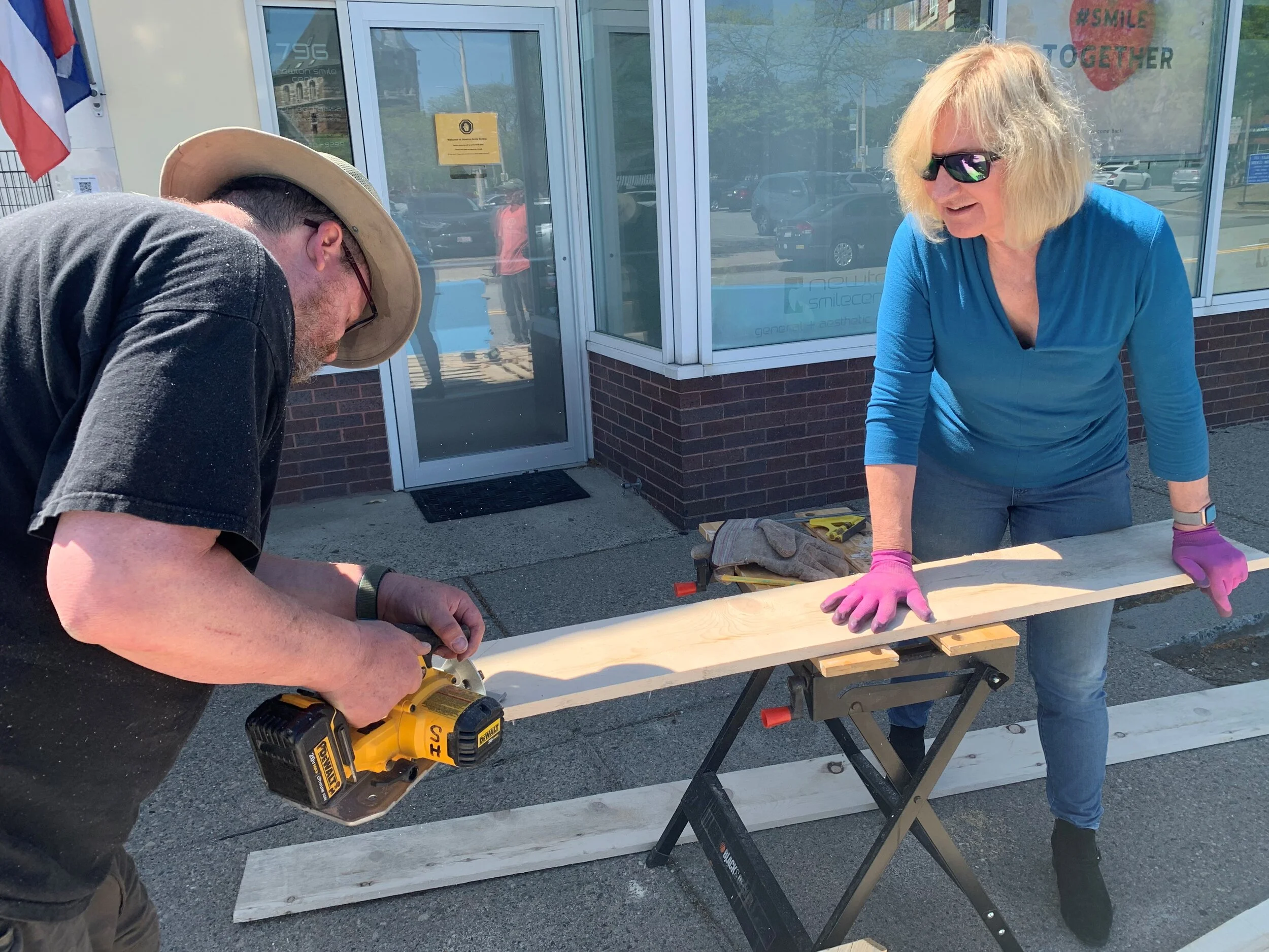 Building outdoor restaurant platforms