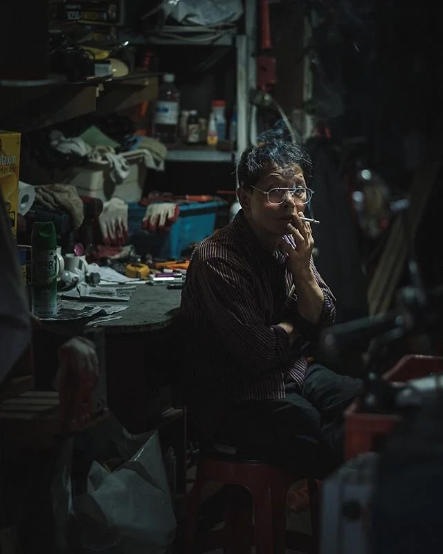 Can I help you? .
.
.
.
.
.
#southkorea #sublimestreet #rawurbanshots #street_persons #street_doc #capturestreets #_streetstock #streetclassics #street_is_life #streets_storytelling #streethunters #photographylife #supersweetstreet #deceptivecities #