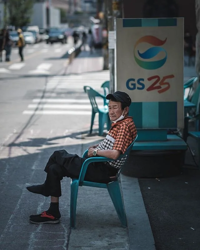 Me on a Friday when my students are trying to act up in class. Have a great weekend everyone! 🤙🏼
.
.
.
.
.
.
#southkorea #sublimestreet #rawurbanshots #street_persons #street_doc #capturestreets #candidphotos #streetclassics #street_is_life #street