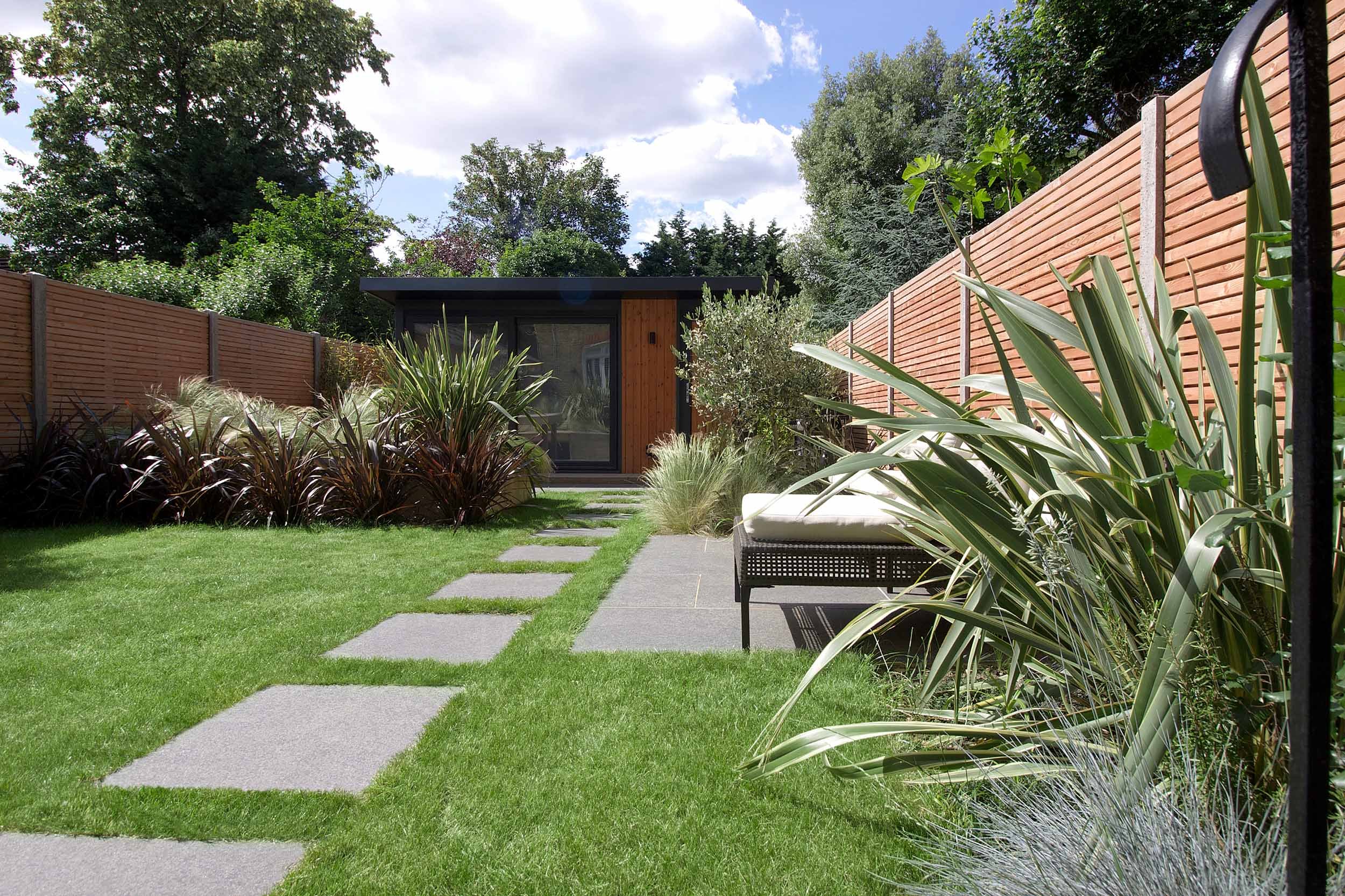 Contemporary garden &amp; office. Garden design &amp; build near Farnham, Surrey