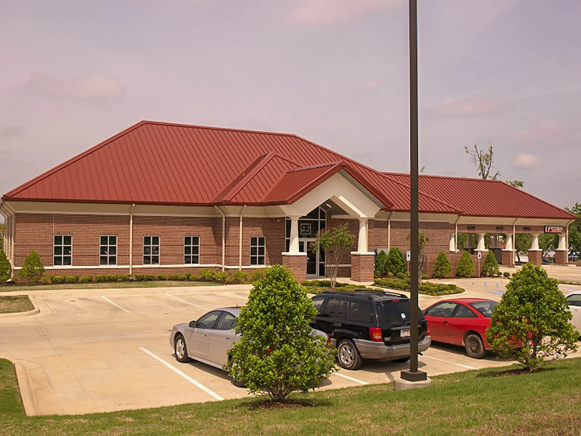 Simmons_Bank_Paragould_01.jpg
