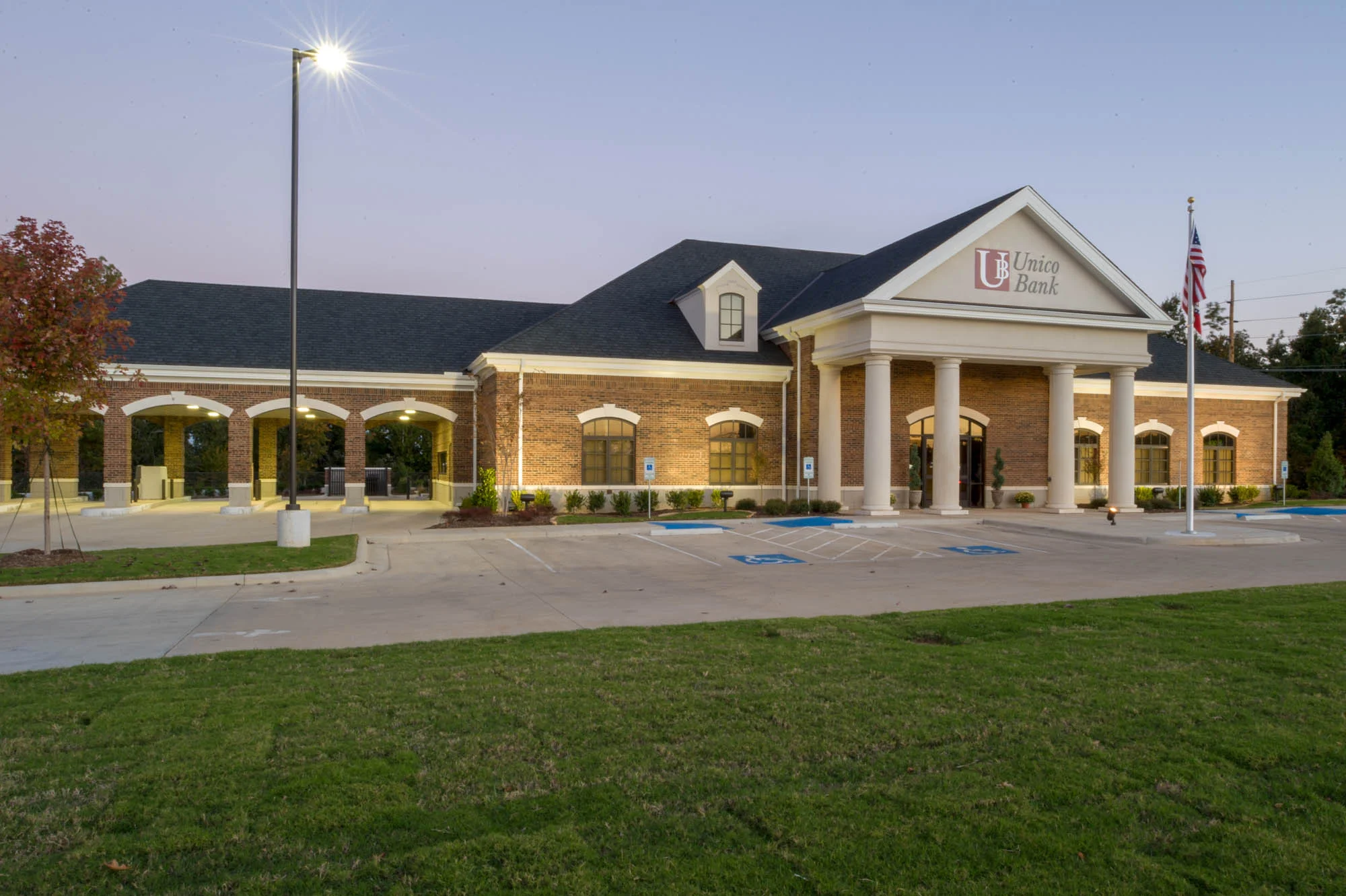 UNICO_Bank_Paragould_02.jpg