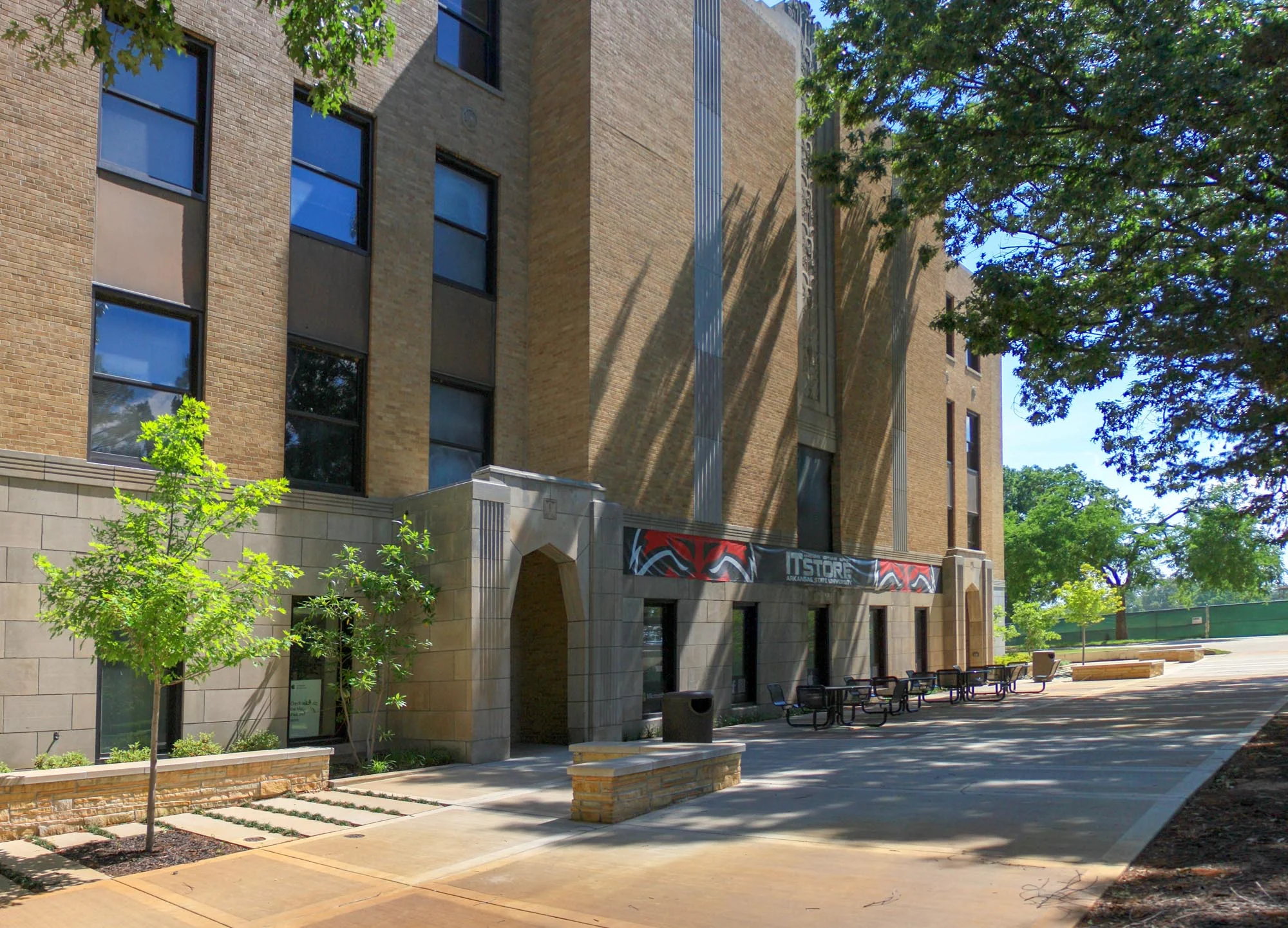Arkansas State University, I. T. Store - Higher Education Architecture Design by CahoonSteiling