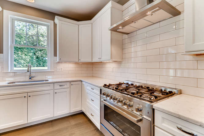 Kitchen stove Castle Rock Builders in Maryland