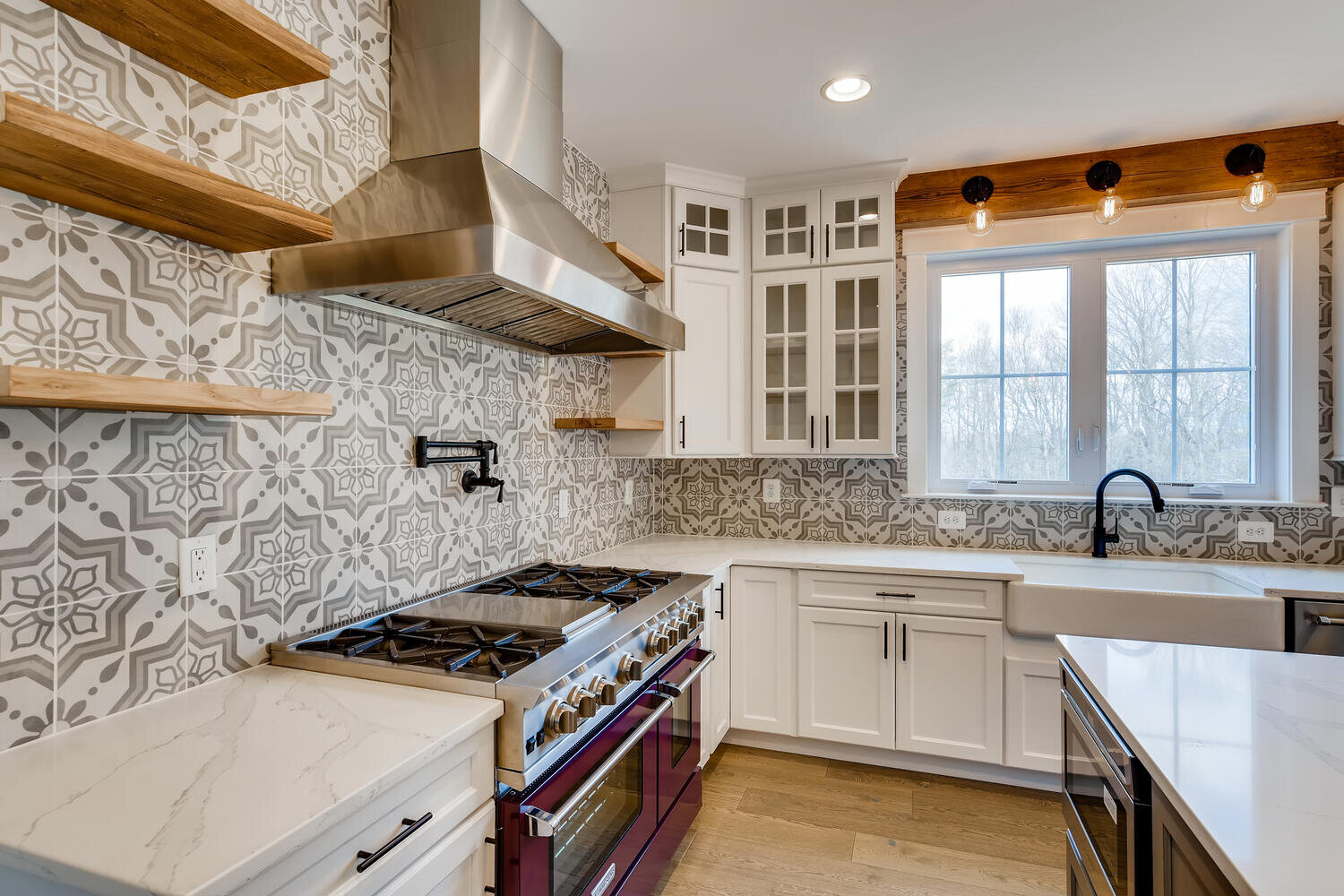 farmhouse-kitchen-castle-rock-builders-md.jpg