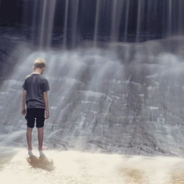 Little dude barely moved during this 23 second exposure... .
#sonya7iii 
#sonyalpha 
#kentucky 
#redrivergorge 
#waterfalls 
#visitkentucky